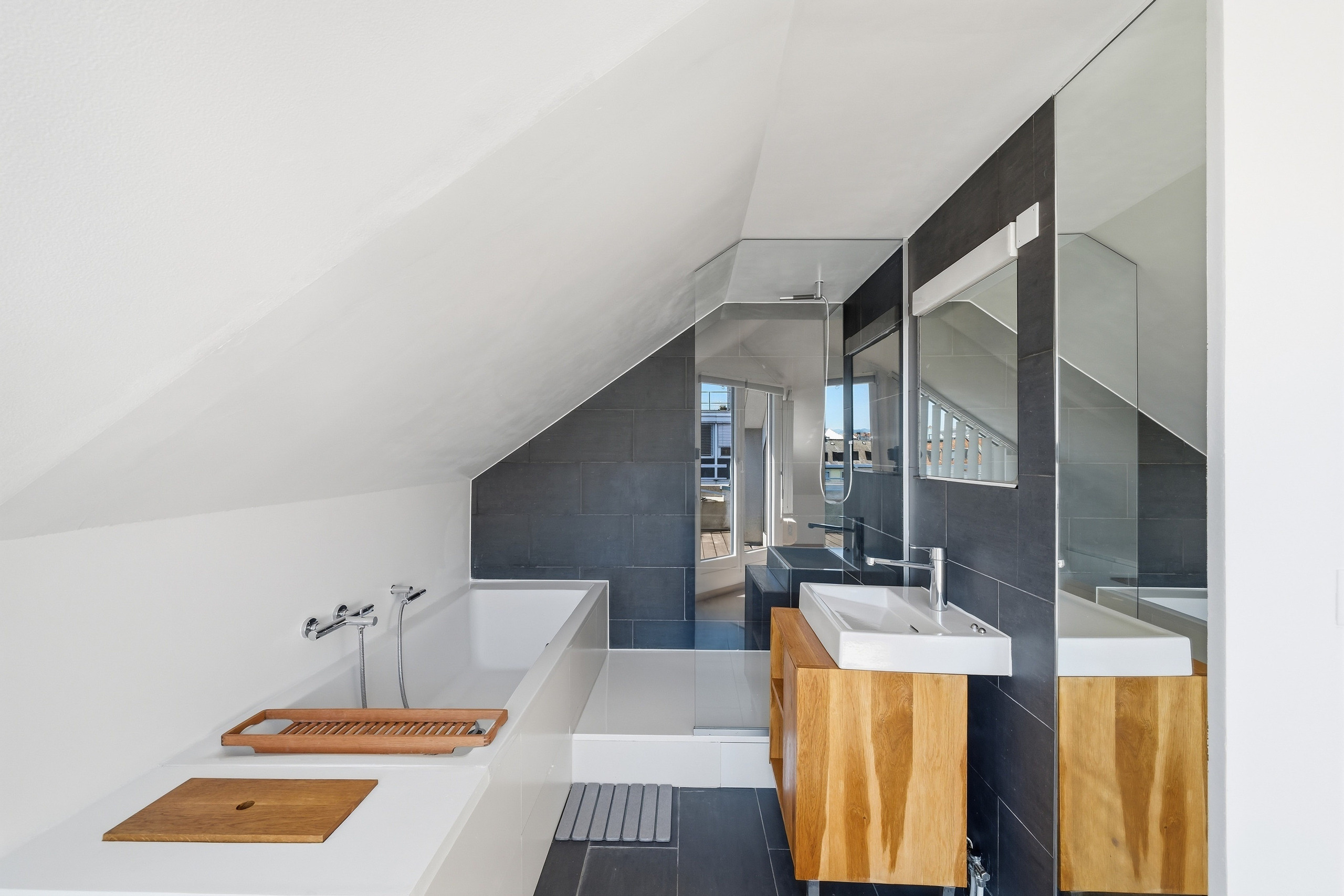 Interior view 8