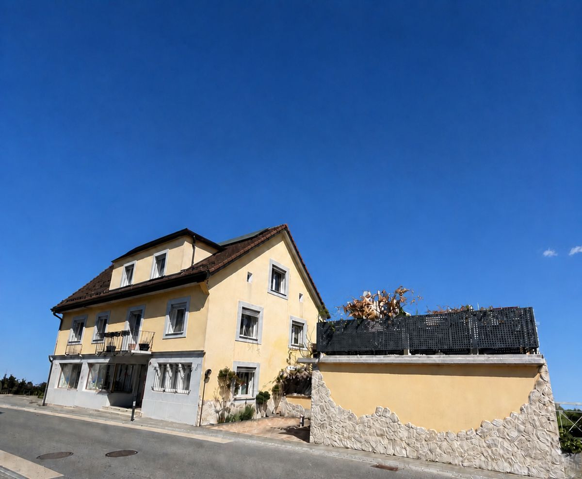 Immeuble de 3 appartements et 2 chambres indépendantes Immeuble de 3 appartements et 2 chambres indépendantes