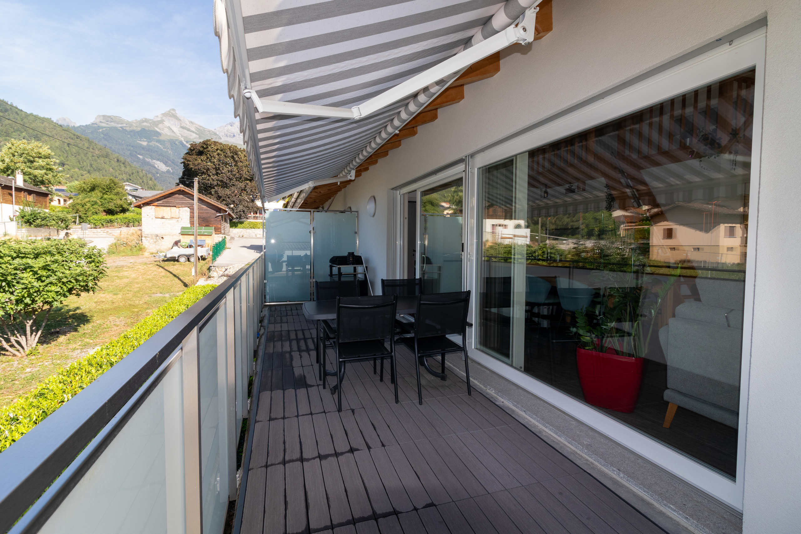 Exterior view 9