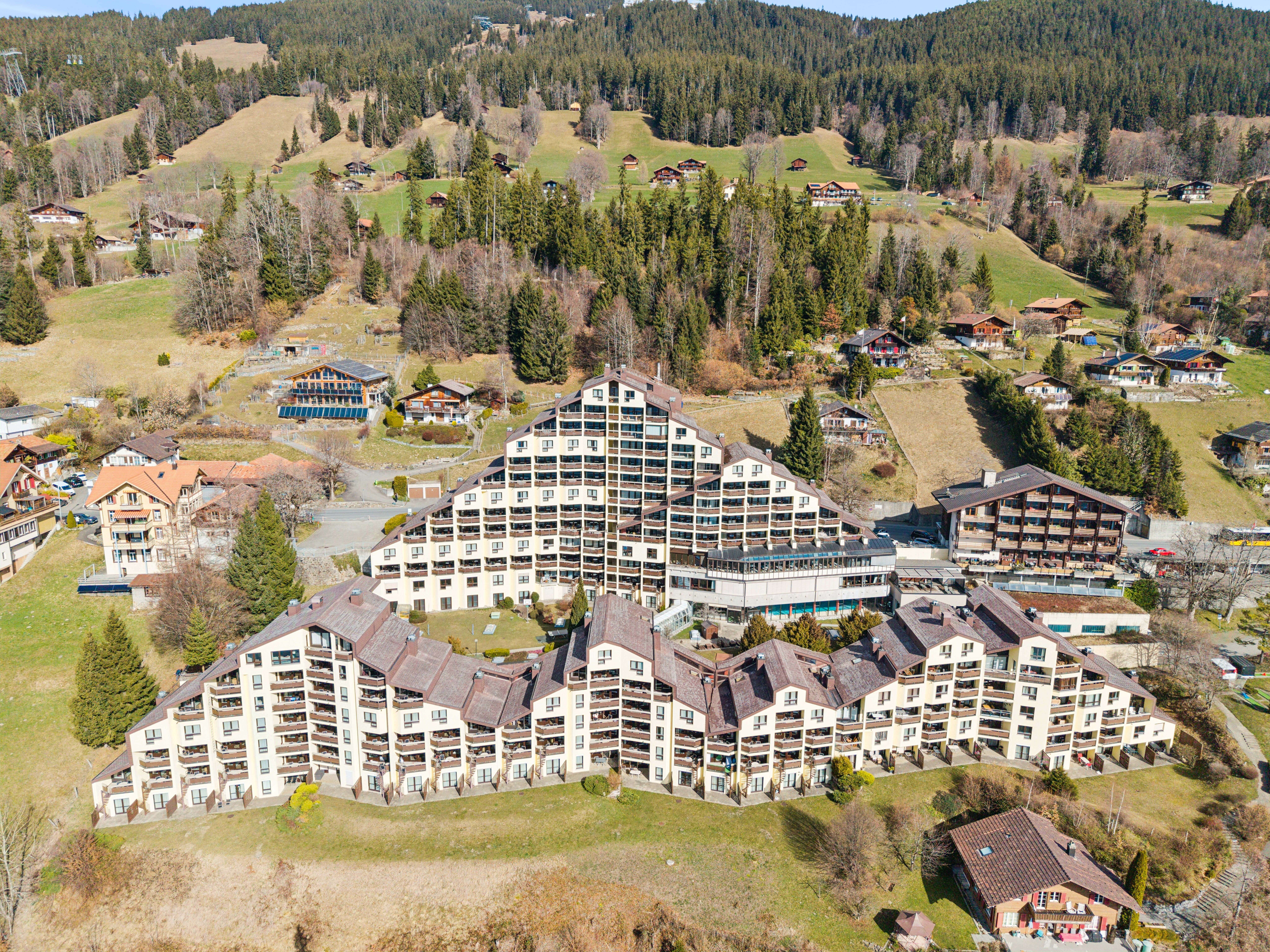 Dorint Blüemlisalp - Hôtel 4 étoiles de style dans un cadre idyllique en altitude avec vue sur les Alpes