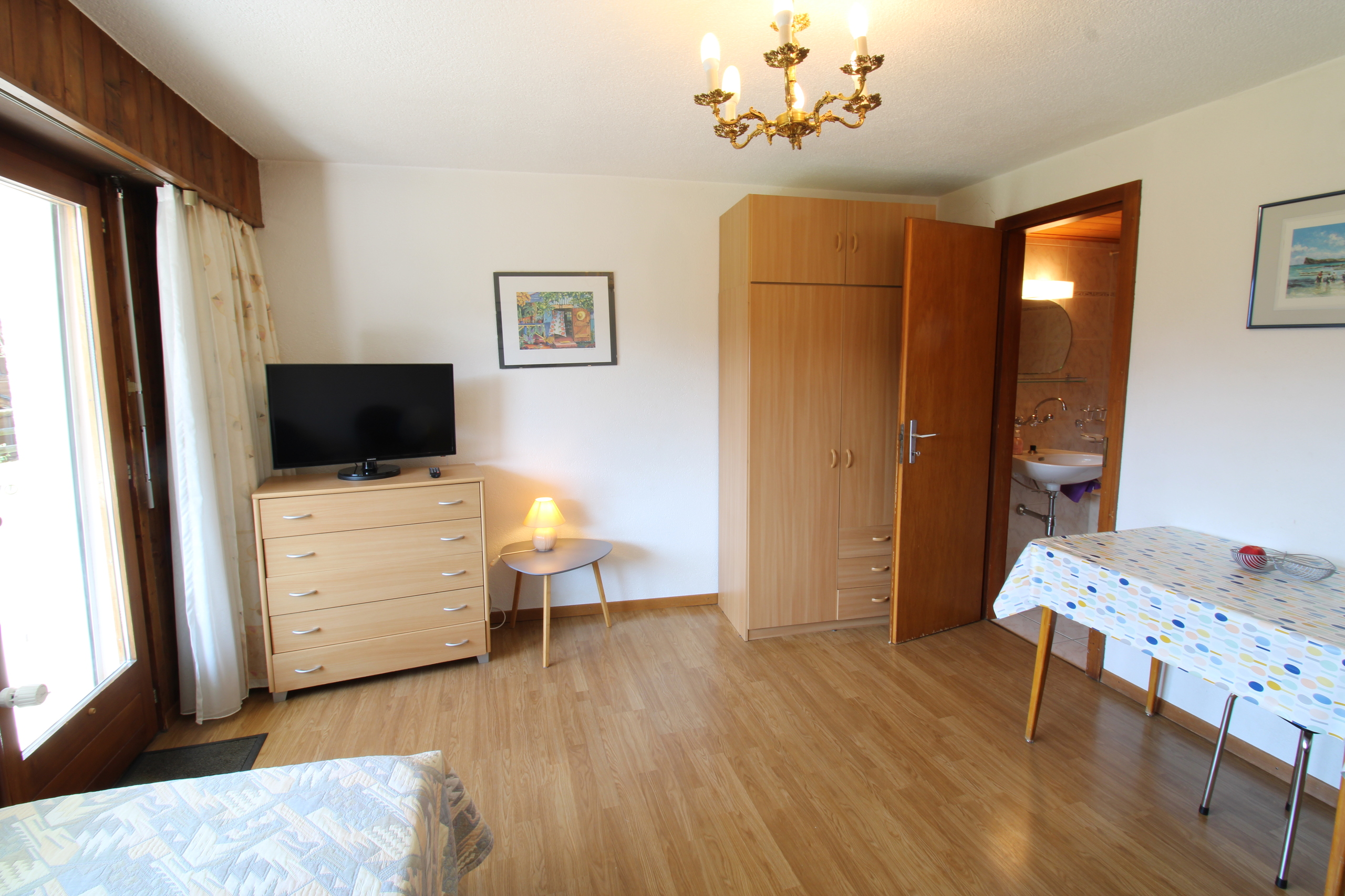Photo 1