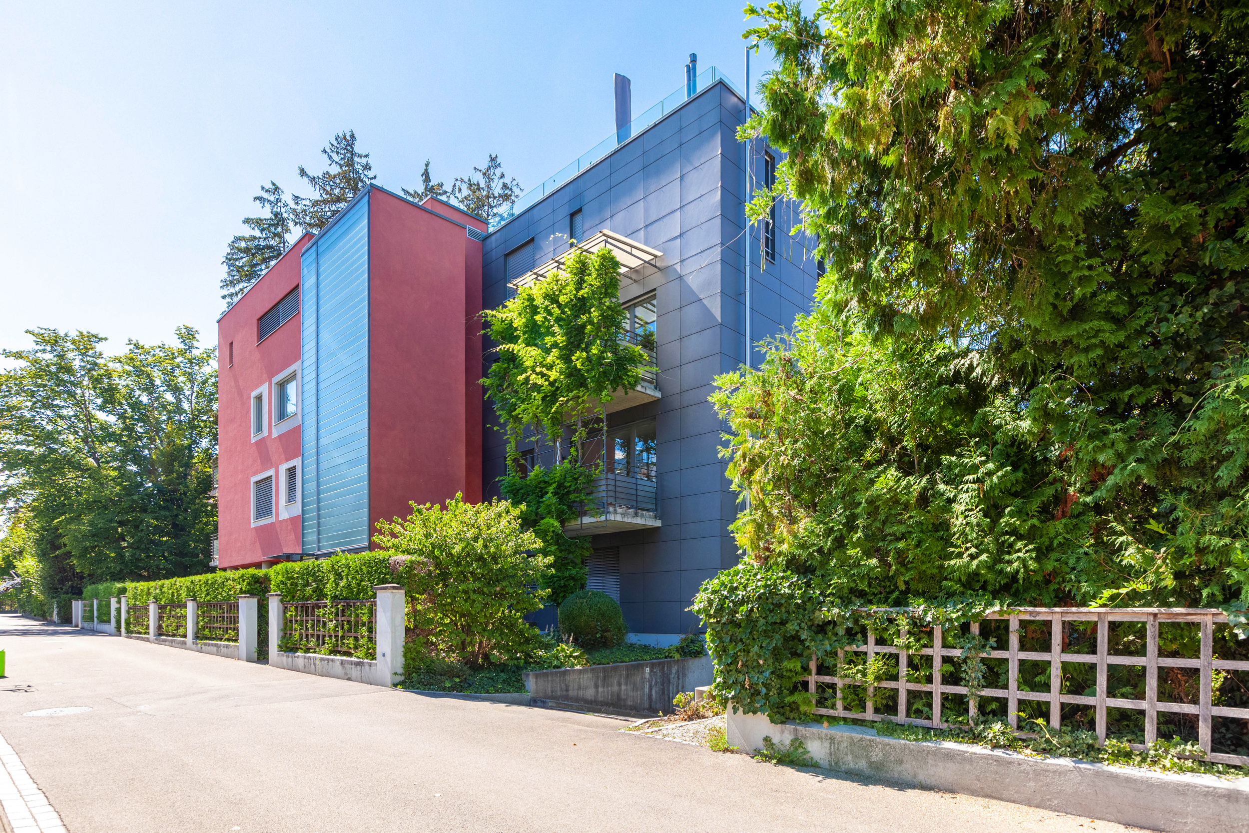 In nur wenigen Schritten erreichen Sie das Zentrum. Nah zu Konstanz erwartet Sie ein Wohnerlebnis der besonderen Art. 