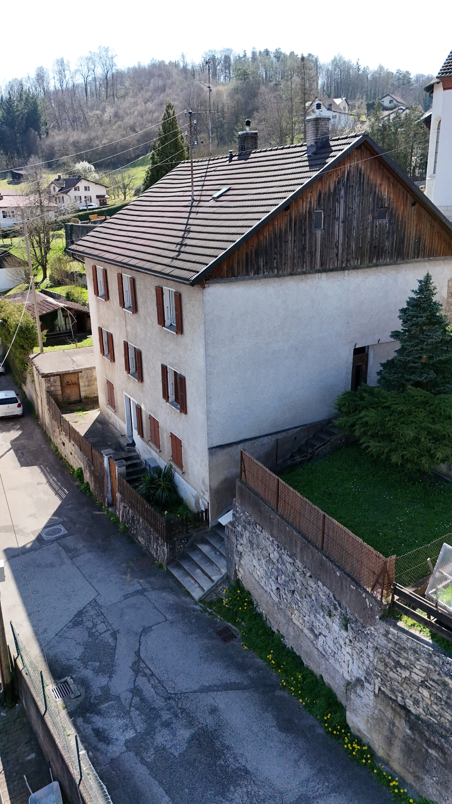 arrière du bâtiment - côté ''escaliers''