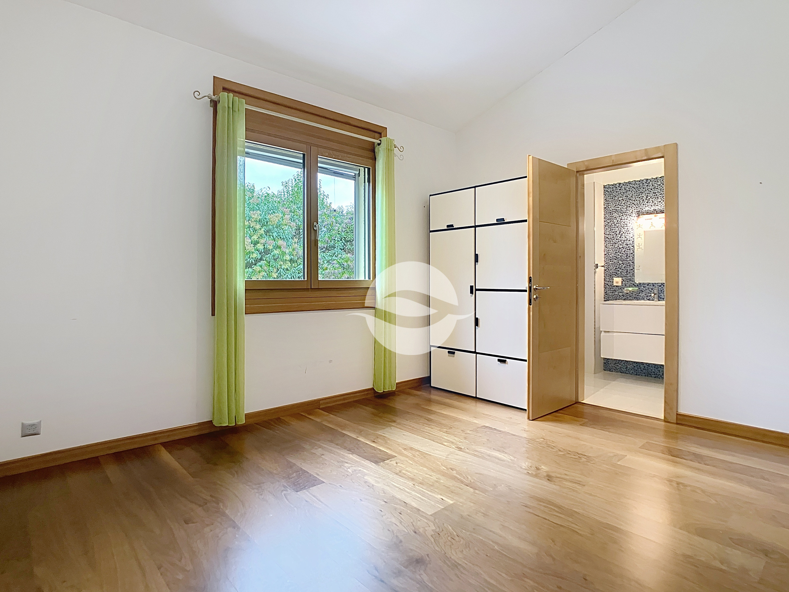 1er : Chambre avec salle de douche privée