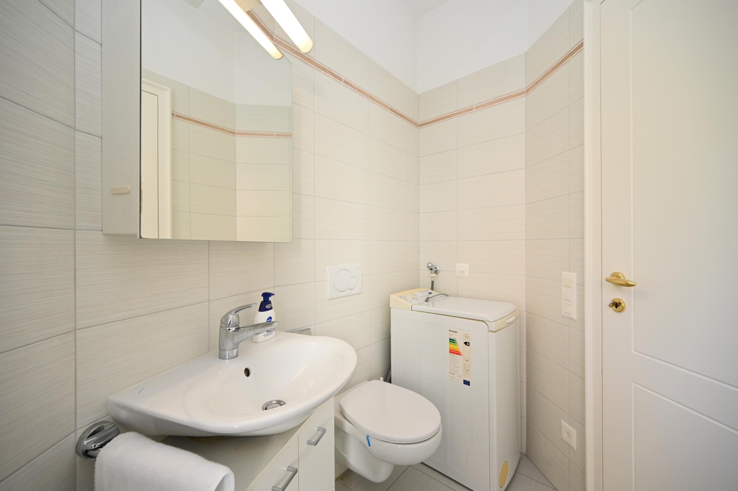 Interior view 10