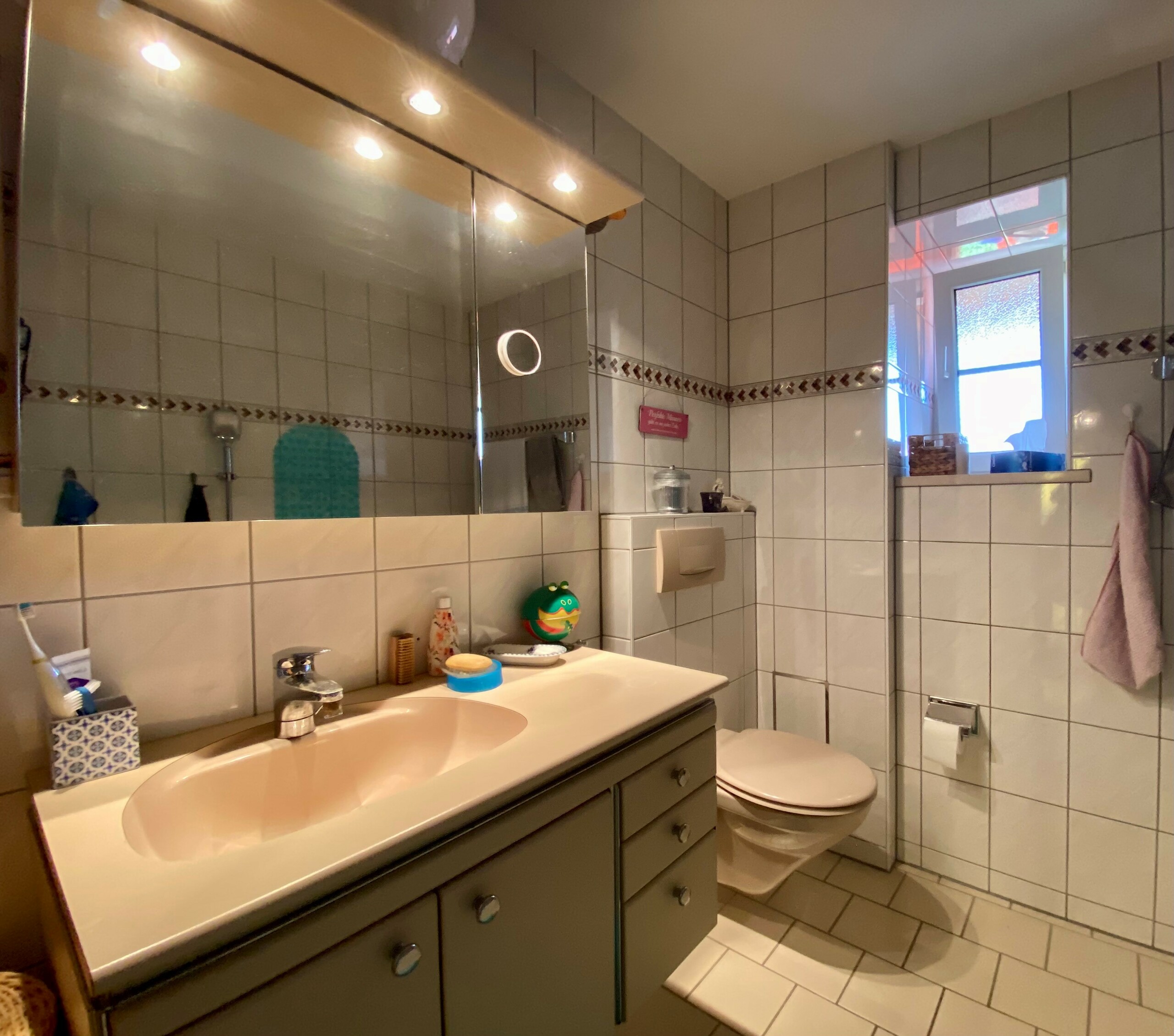 2. 5 Zi.-Wohnung EG Badezimmer 2. 5 Zi.-Wohnung EG Badezimmer