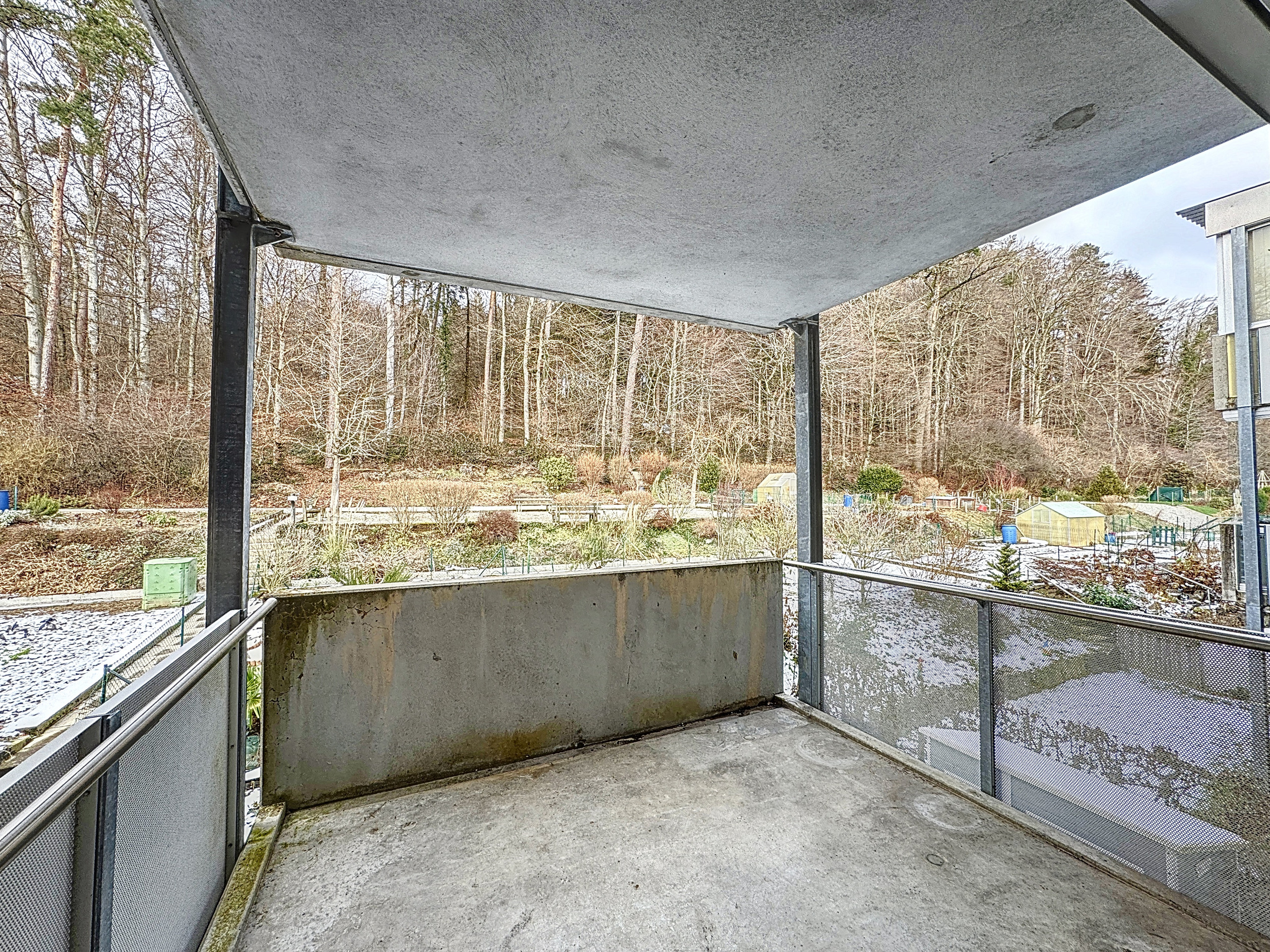 Balcon, côté cuisine vue jardin Balcon, côté cuisine vue jardin