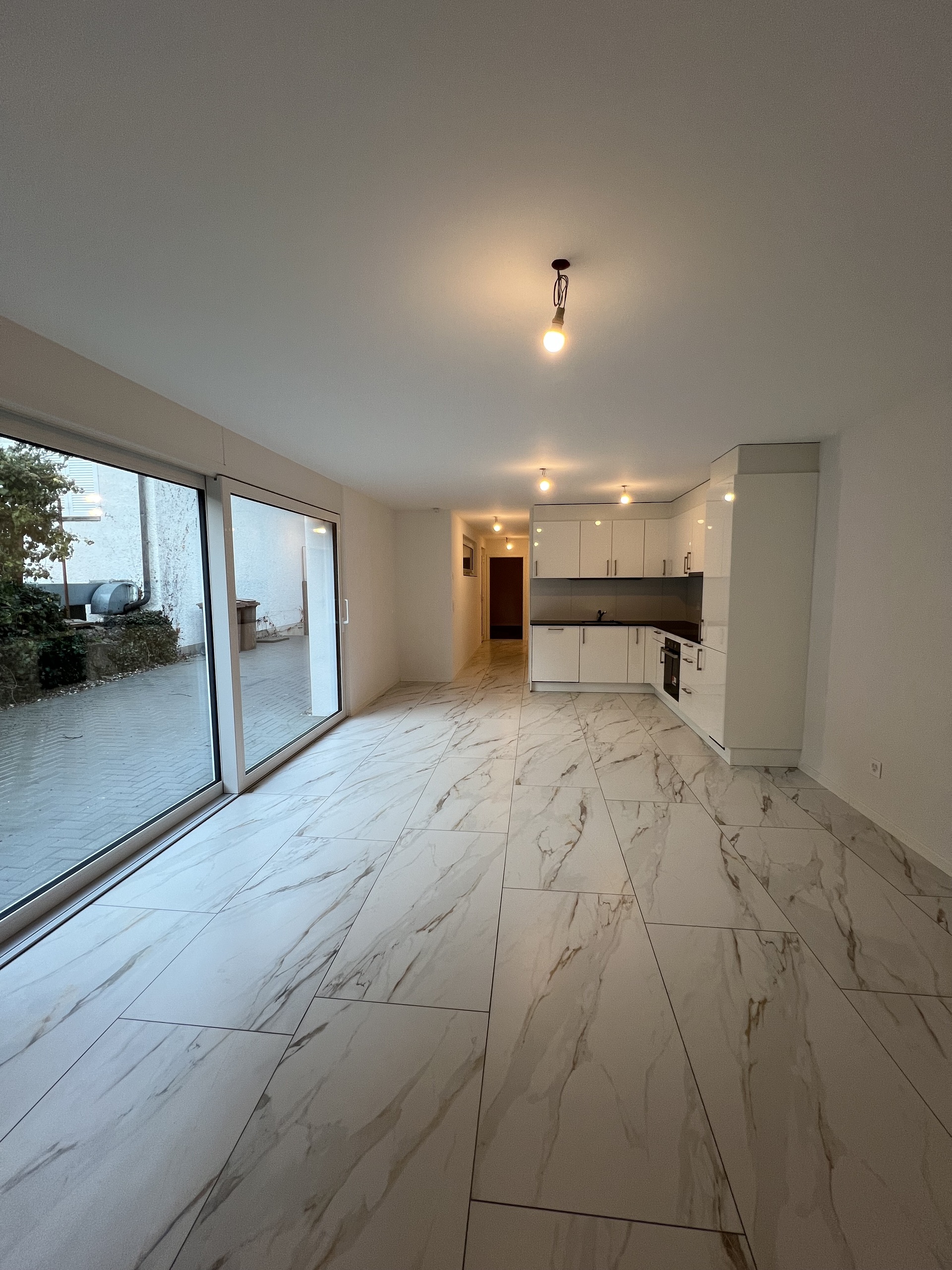 SALON - SALLE A MANGER - CUISINE -TERRASSE