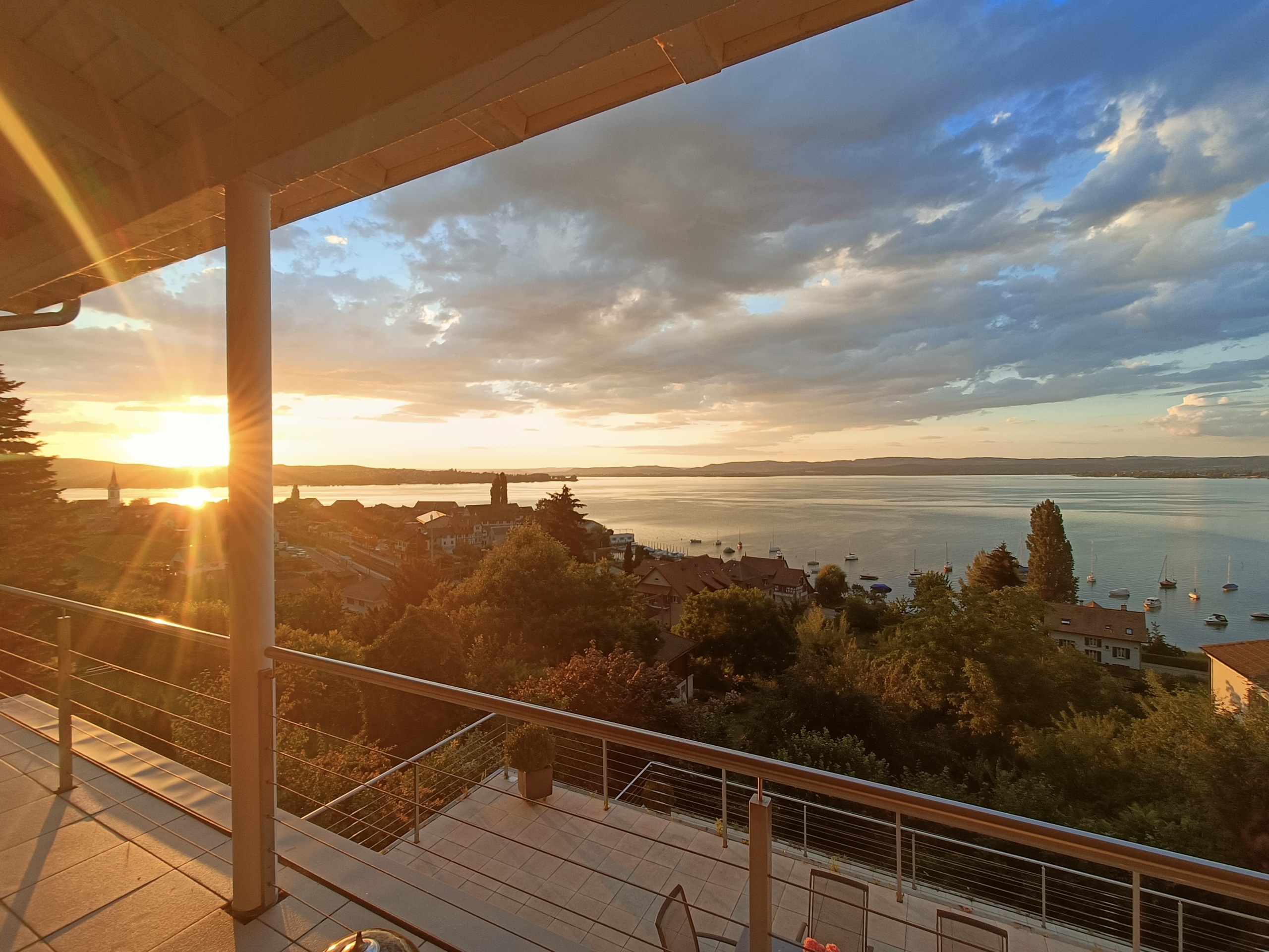 Geniessen Sie idyllische Sonnenuntergang-Abende mit Ihren Liebsten.