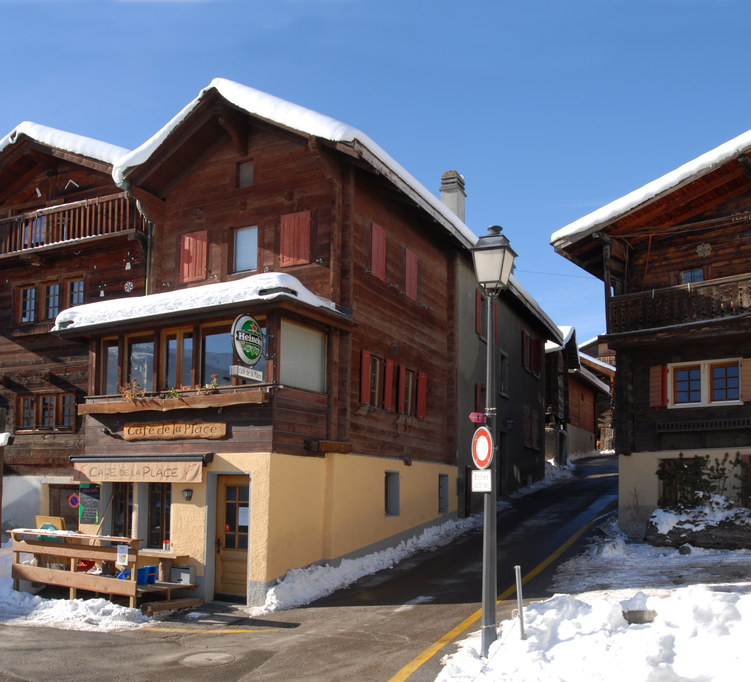 Café de la place loué par nendaz-vente immobilier