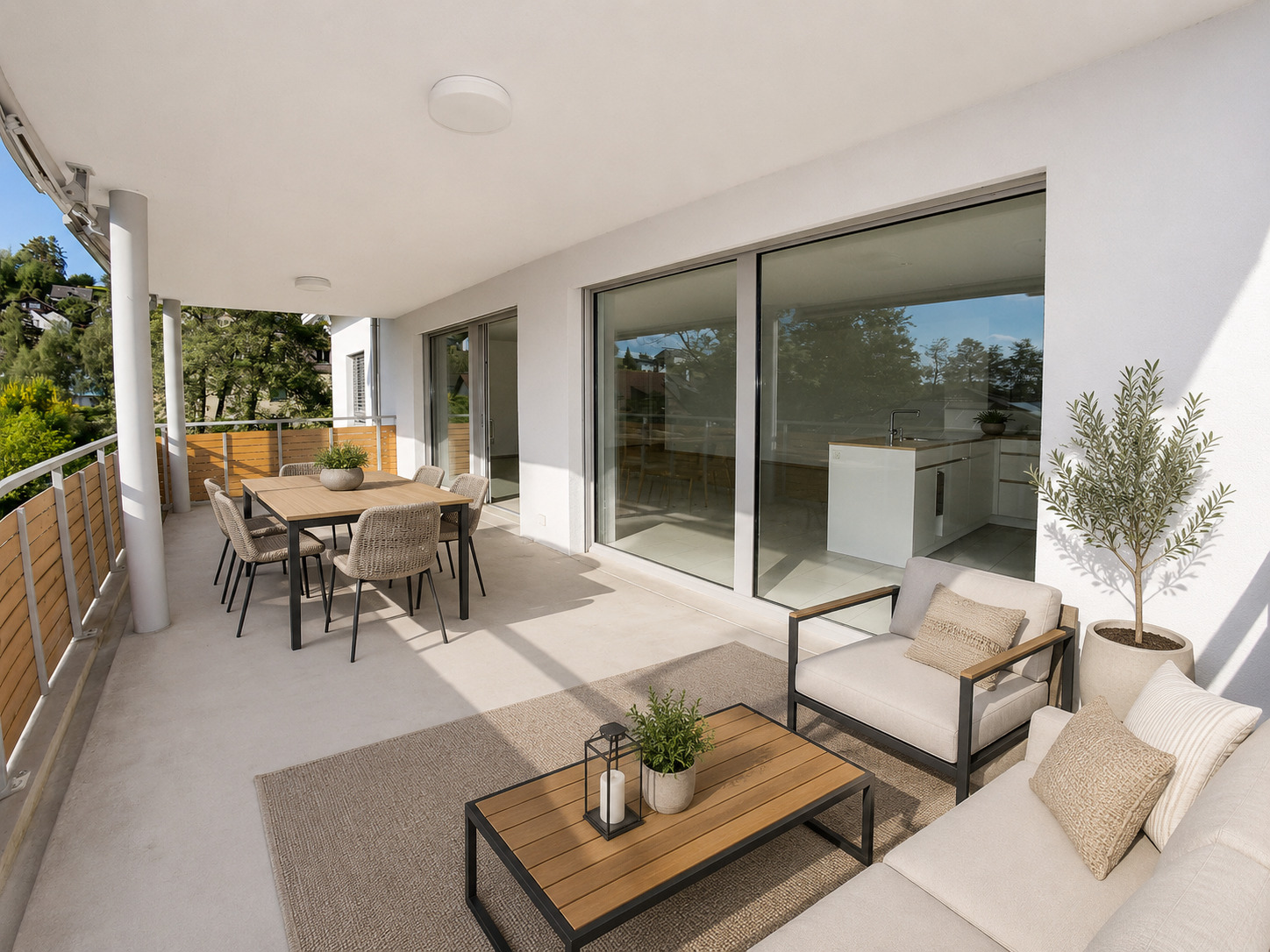 24m2 Terrasse mit Abendsonne (KI möbliert) 24m2 Terrasse mit Abendsonne (KI möbliert)