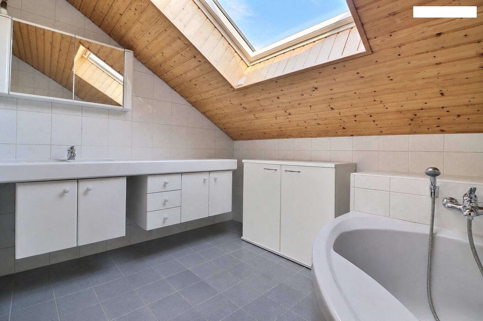 Salle de bain du 1er étage Salle de bain du 1er étage