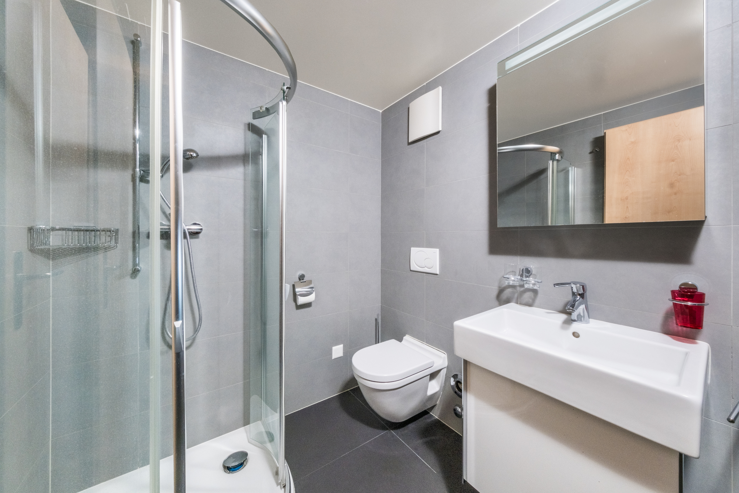 Salle d'eau avec douche