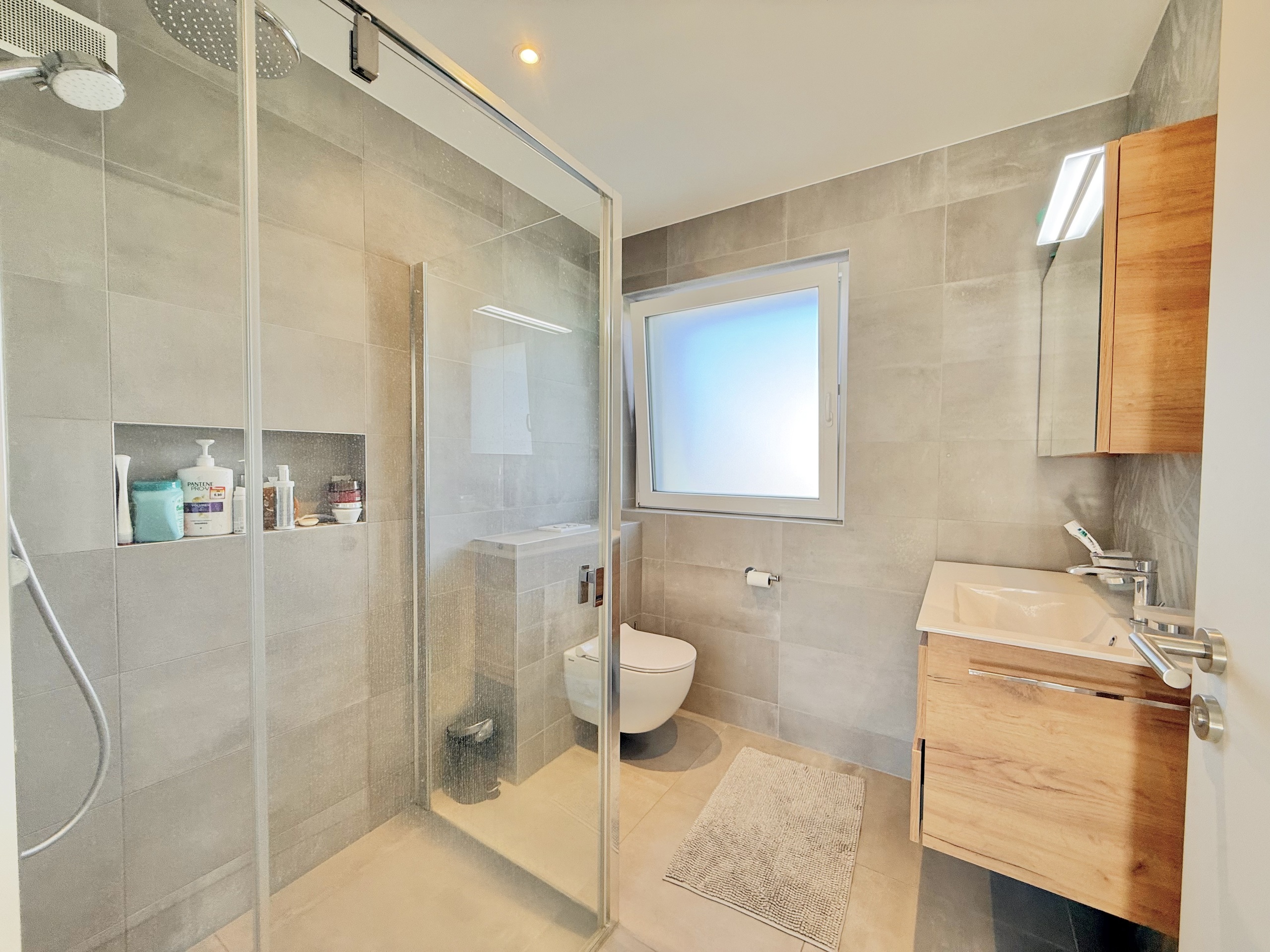 salle de bain parentale avec douche à l'italienne