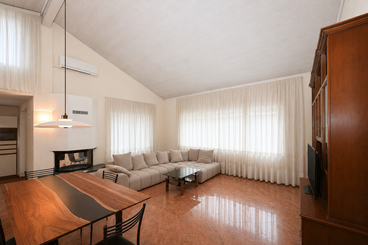Interior view 2