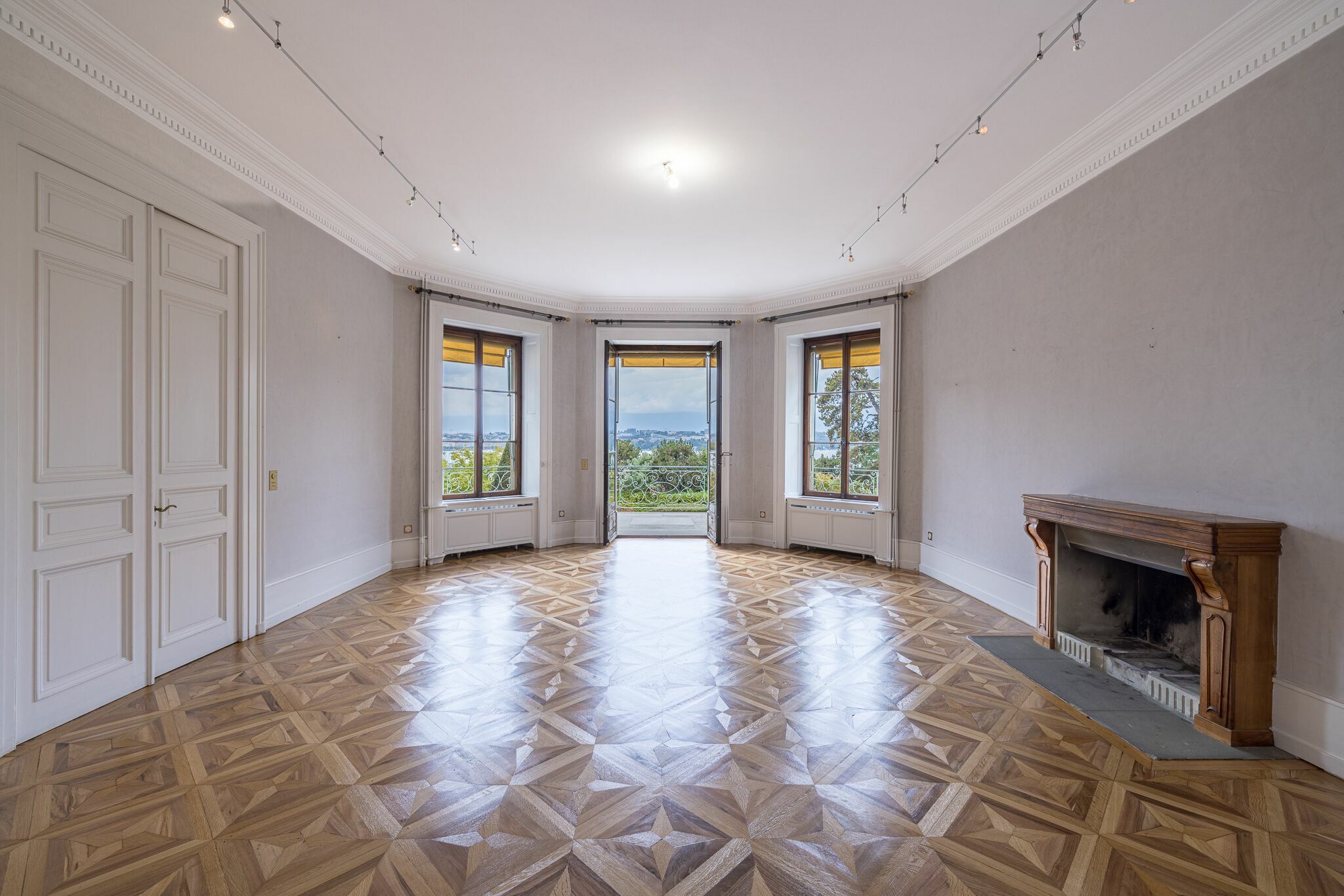 Interior view 16