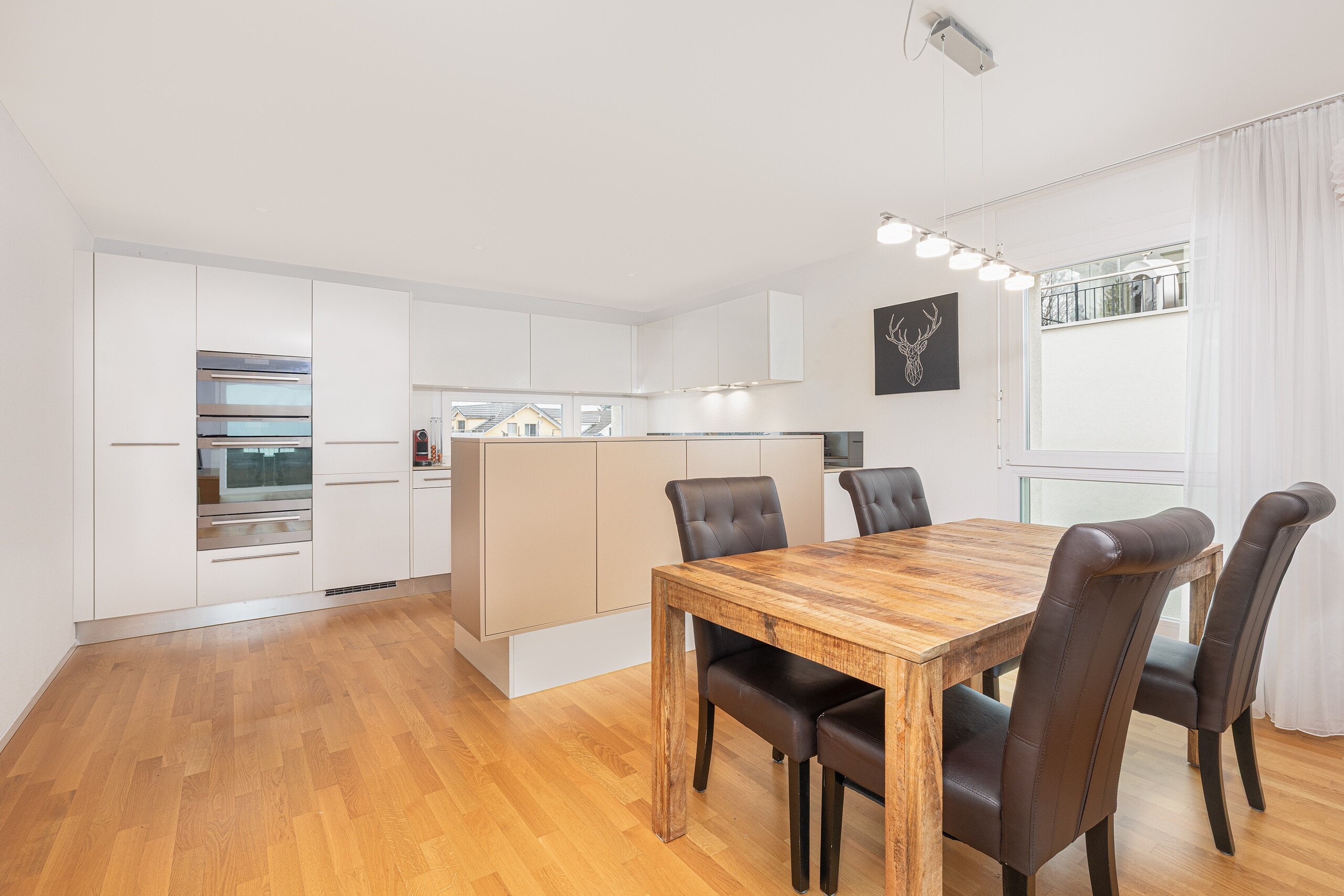 [!form_picture_interior_big!]