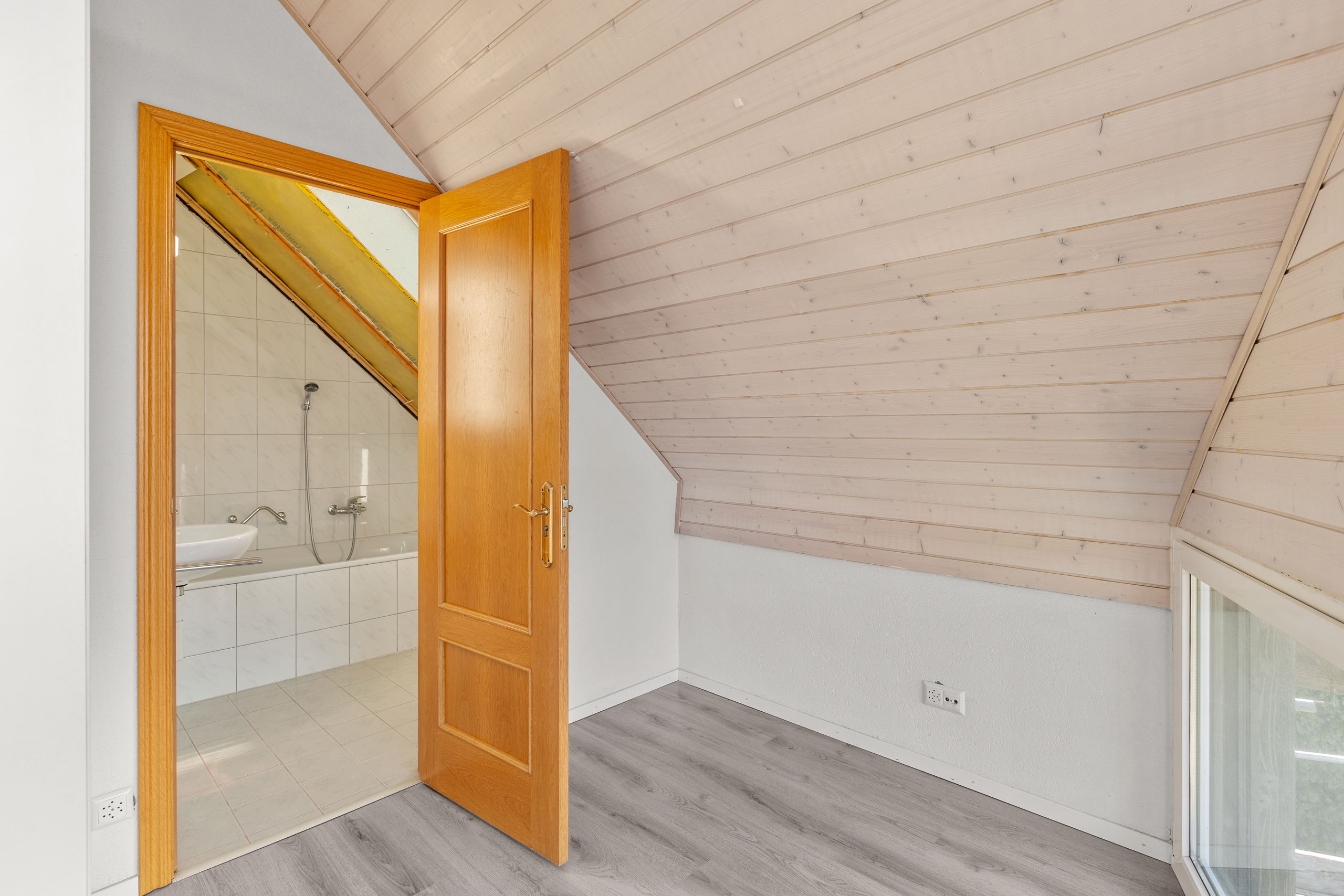 Chambre 2 et Salle de bain parentale, en l'état Chambre 2 et Salle de bain parentale, en l'état