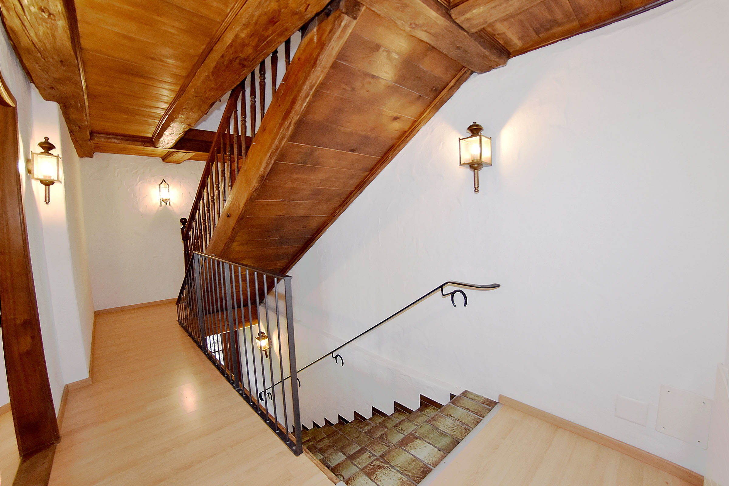 Vorplatz/Treppenbereich im OG Vorplatz/Treppenbereich im OG