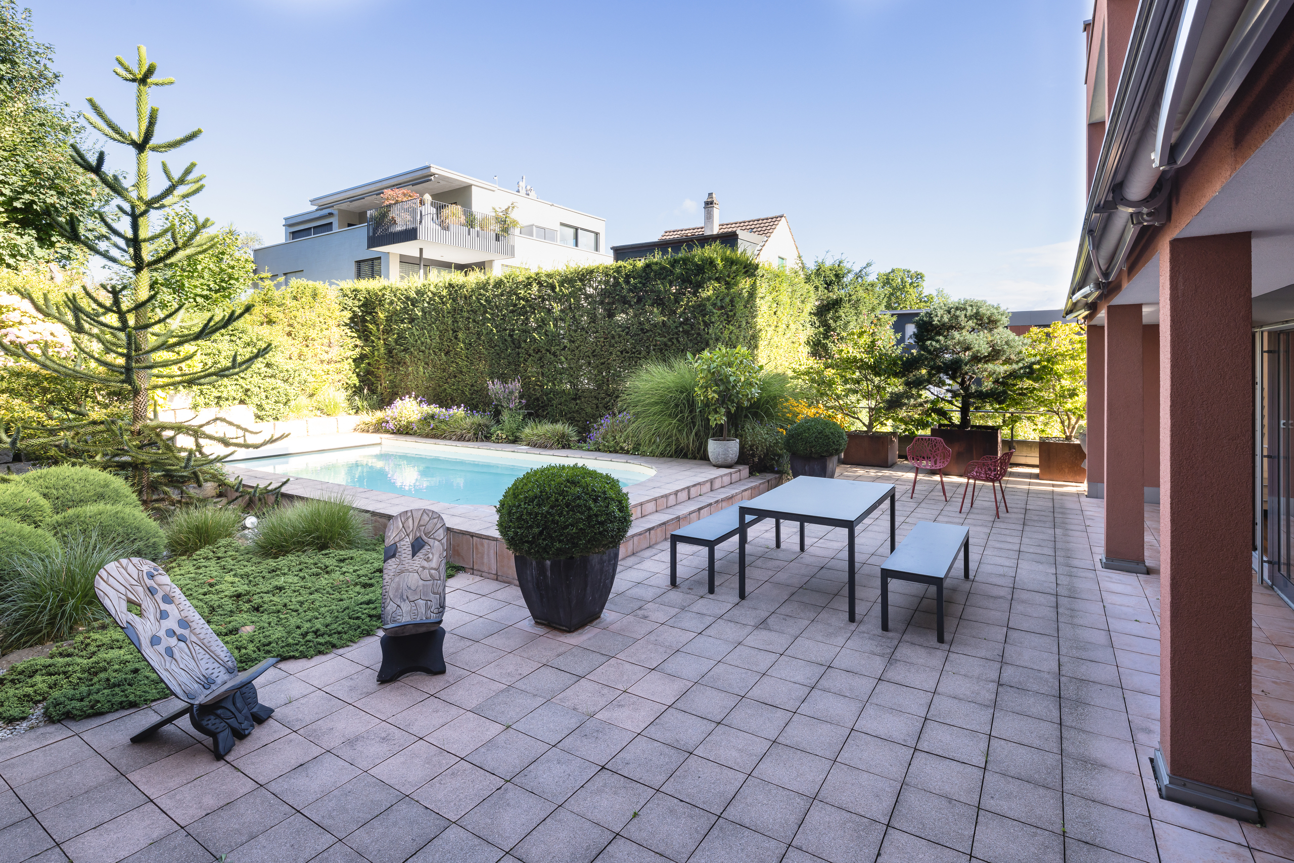 Pool und Terrasse West