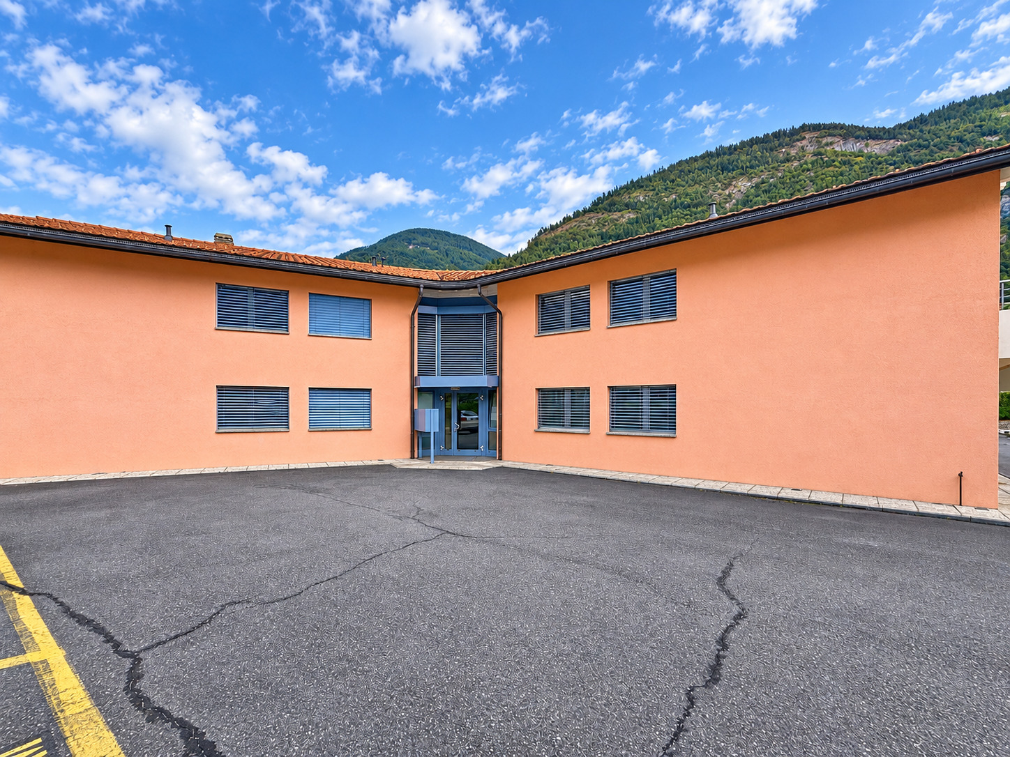 Exterior view 3