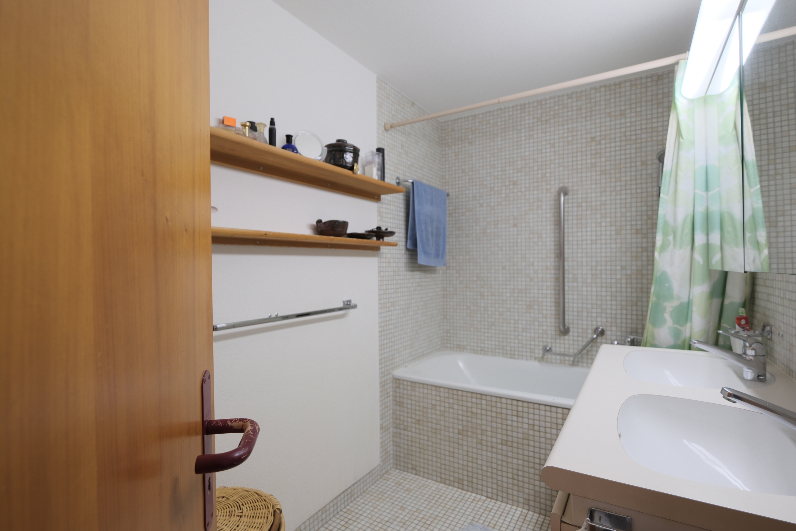 Badezimmer mit Badewanne