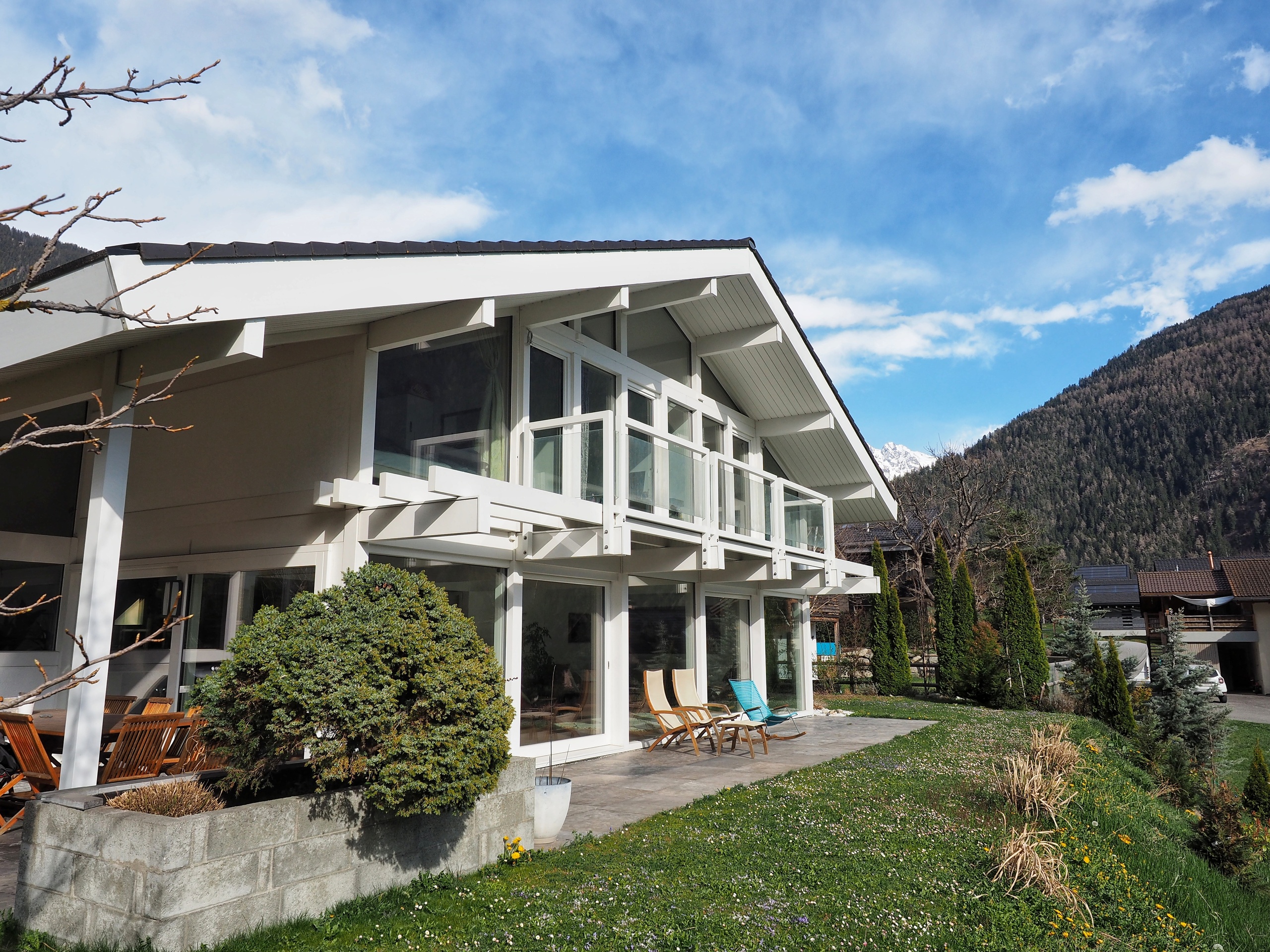 Exterior view 3