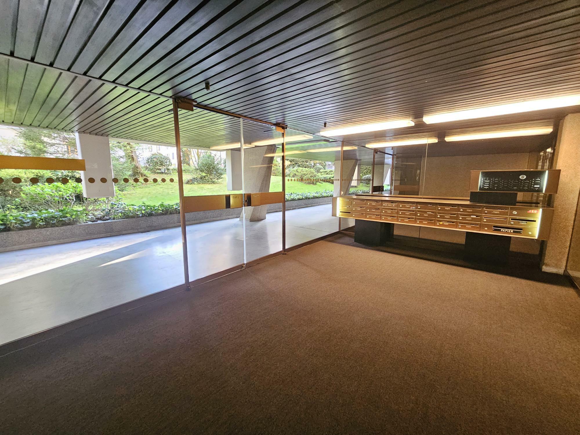 Interior view 6