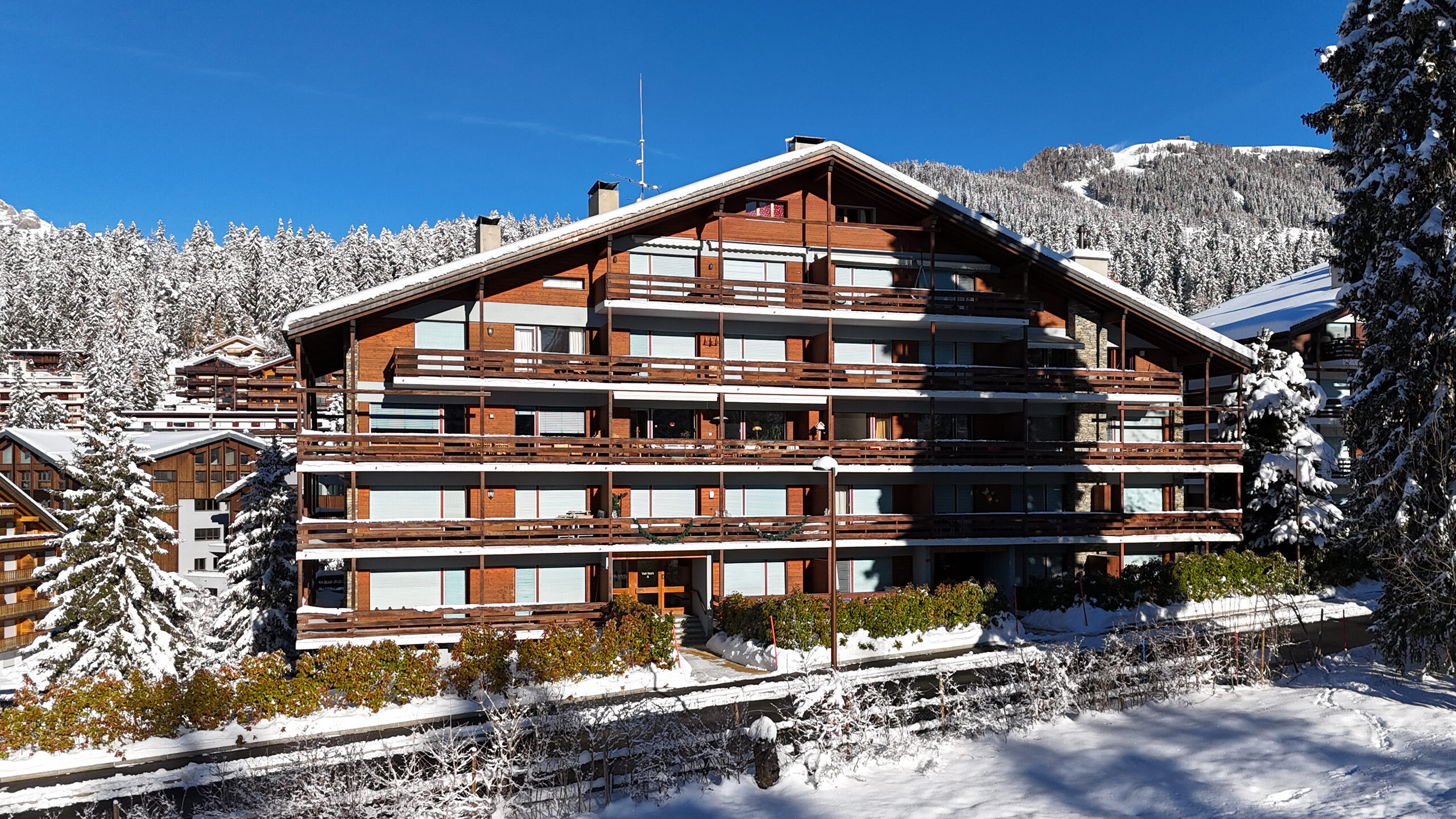 Vue extérieure de l'immeuble - Hiver 2025