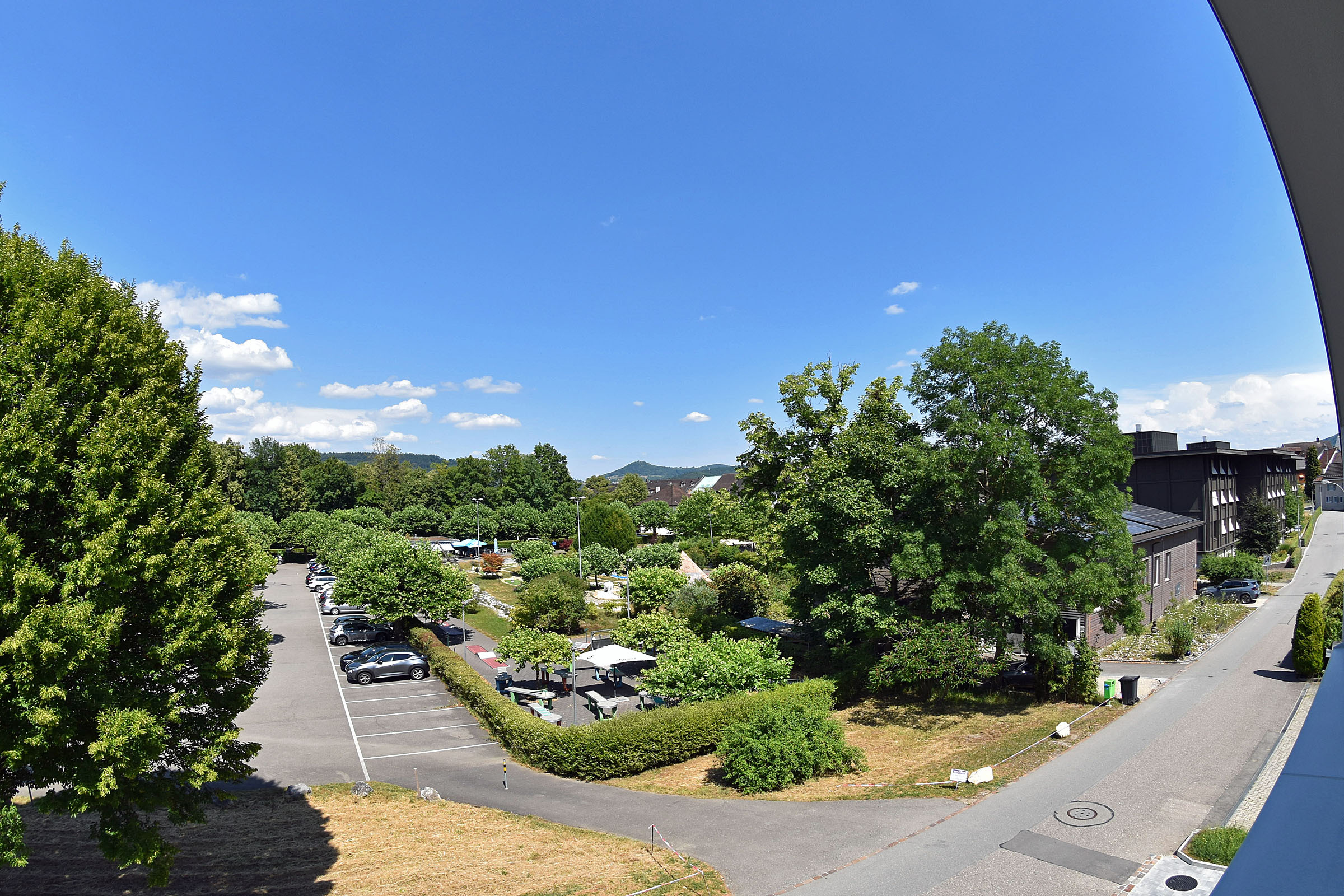 Zusätzlich gedeckter Balkon mit Aussicht Zusätzlich gedeckter Balkon mit Aussicht