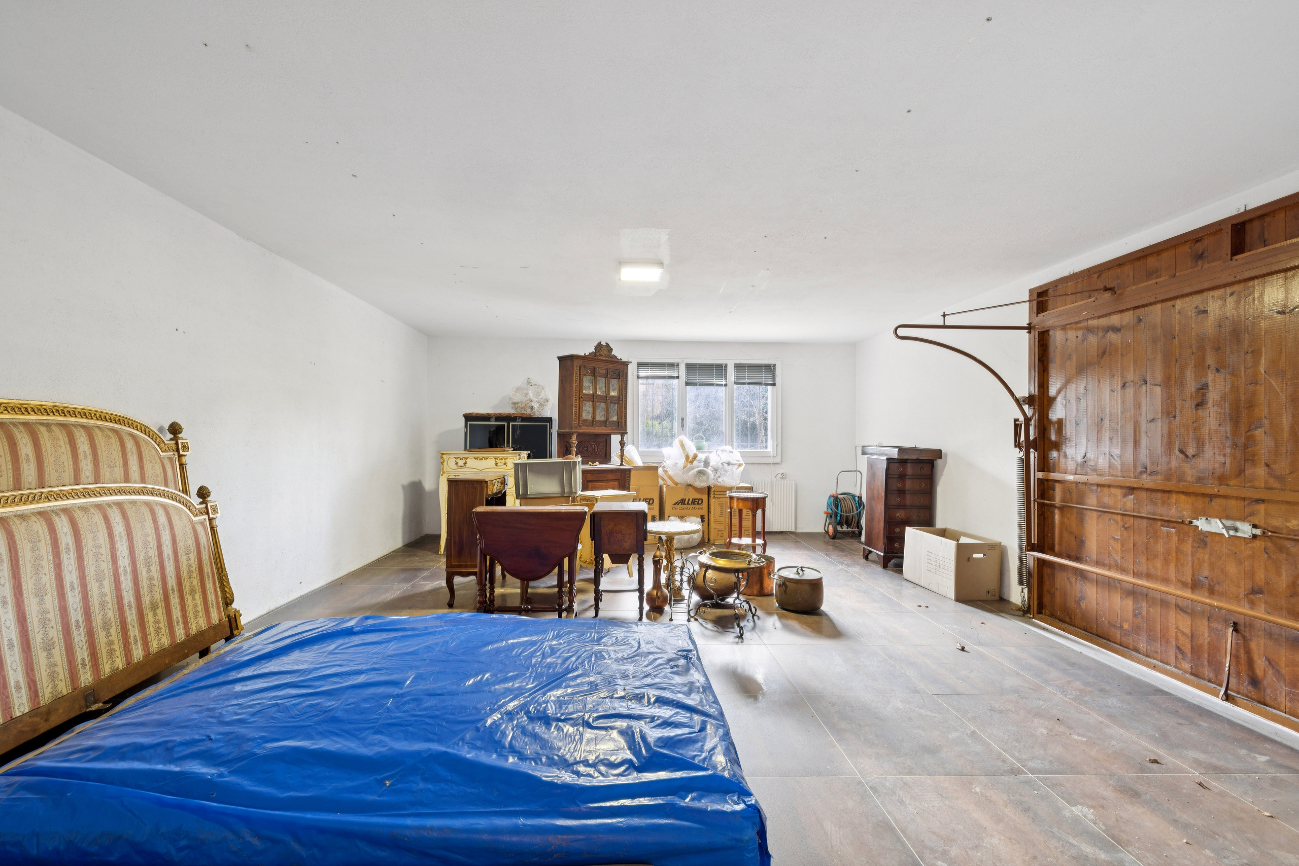 Le garage avec son atelier Le garage avec son atelier