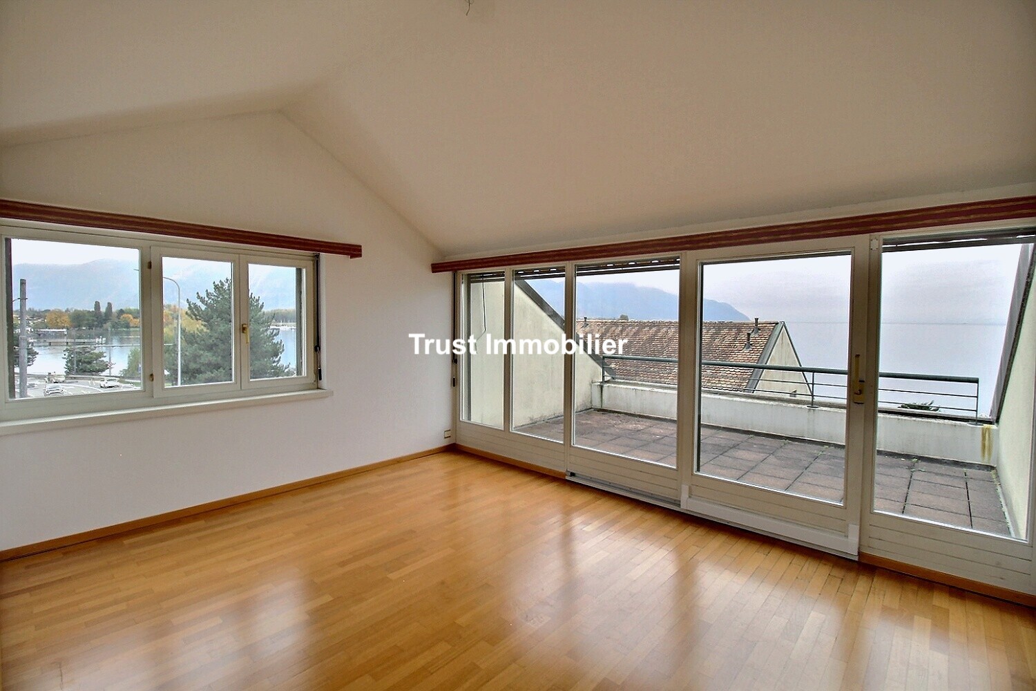 Interior view 10