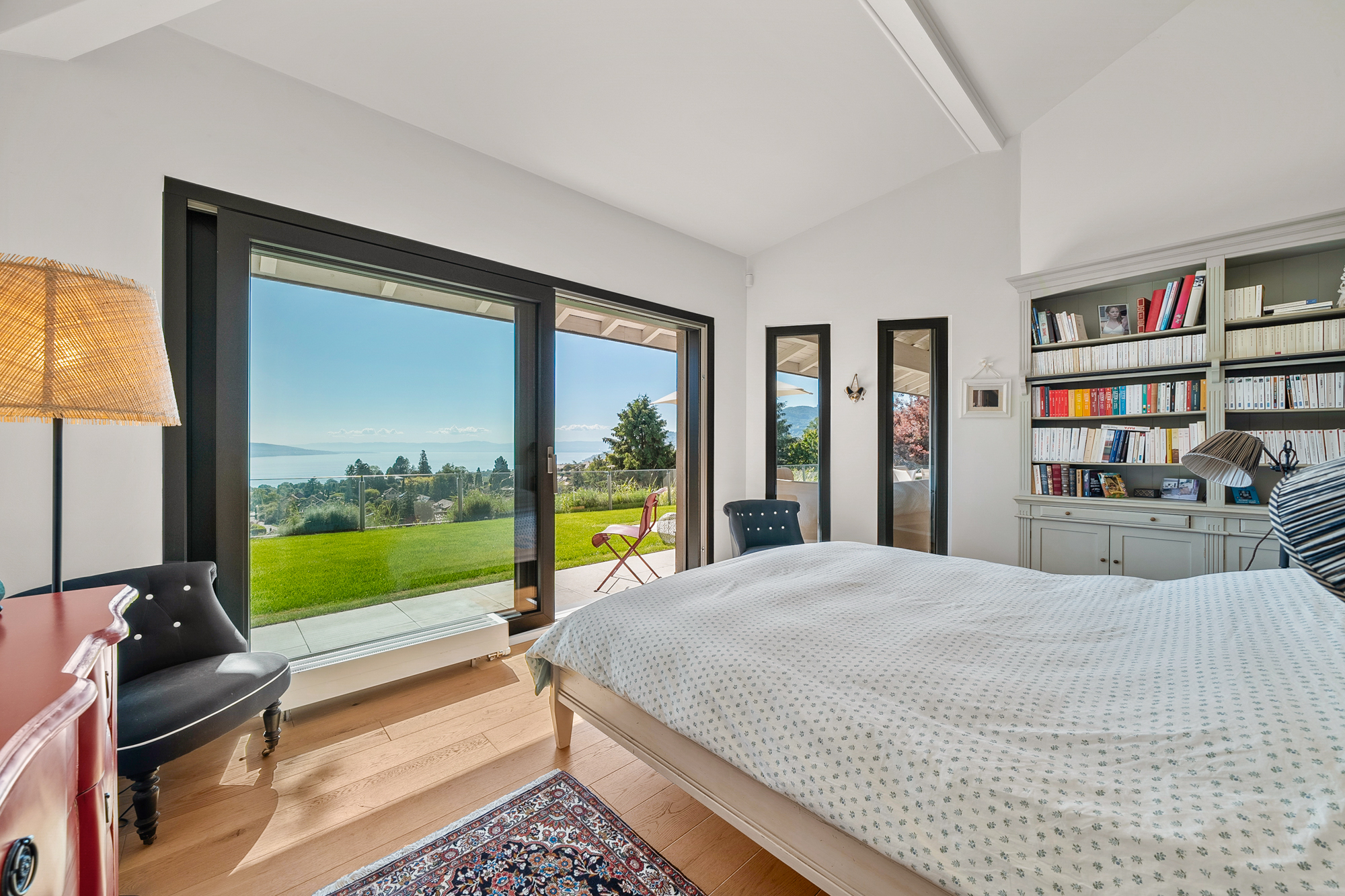 Chambre principale avec accès jardin Chambre principale avec accès jardin