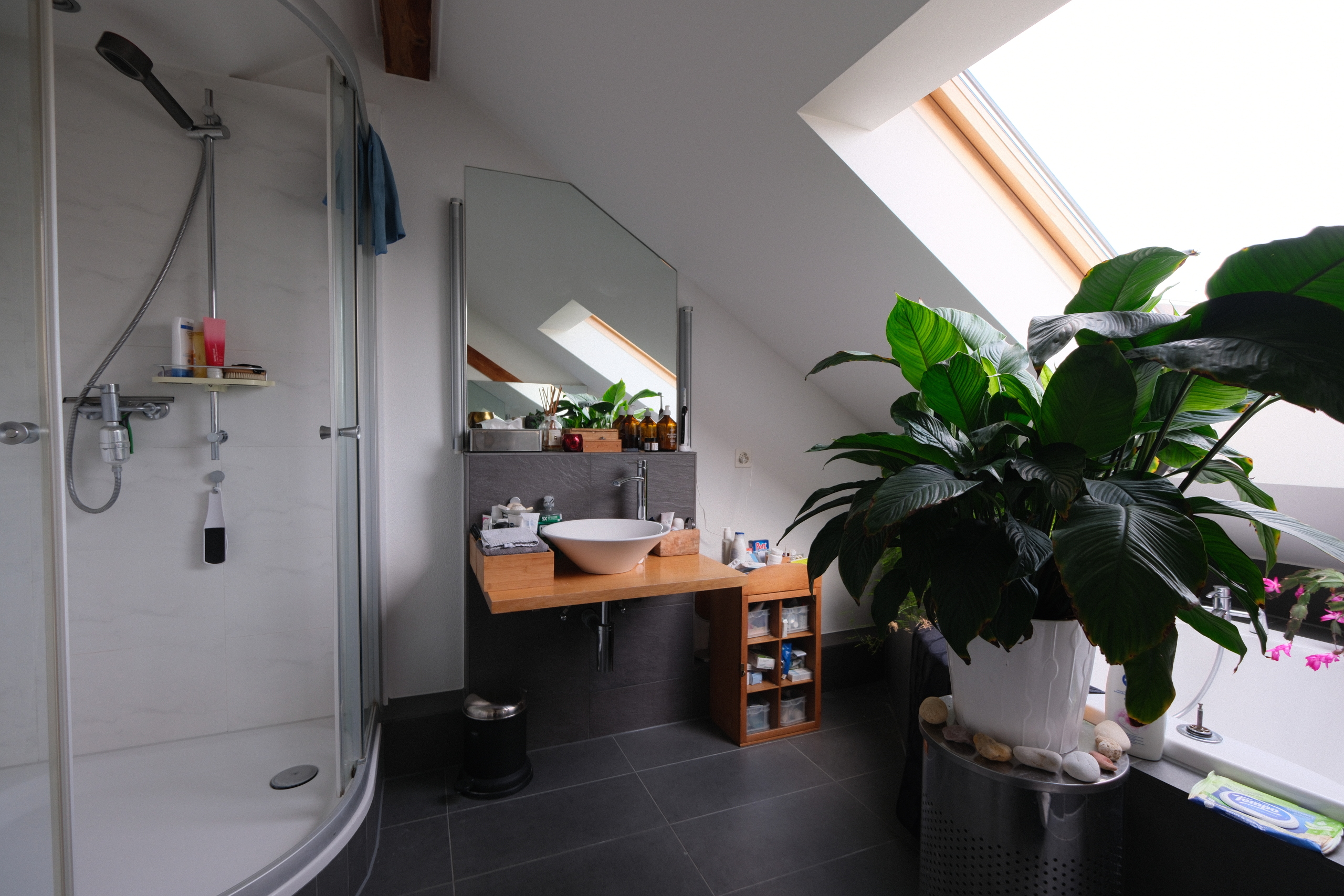 Badezimmer im Dachgeschoss 