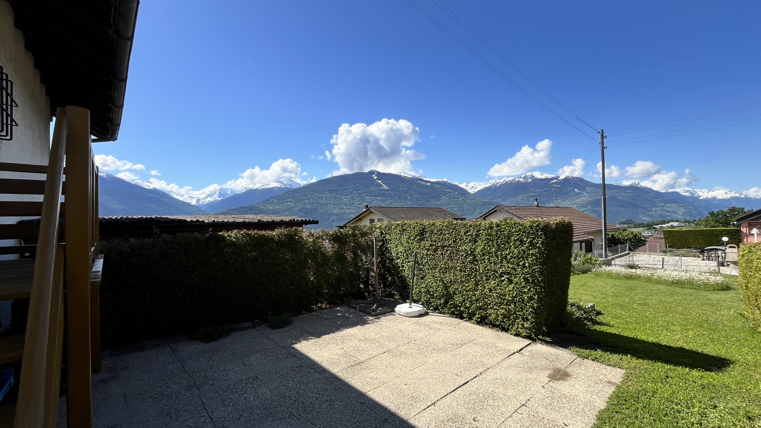 Terrasse et terrain ouest