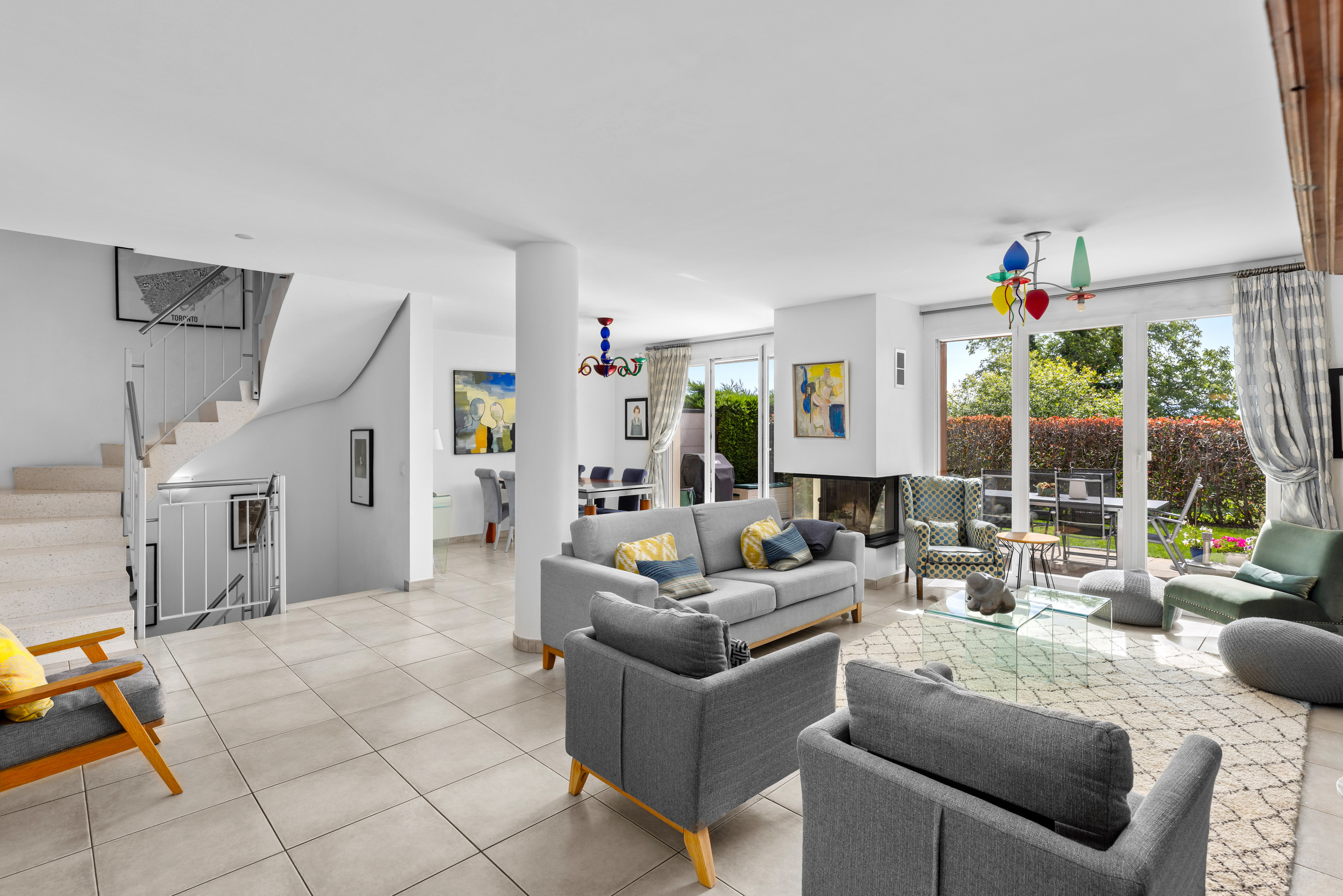 Beautiful living room with fireplace