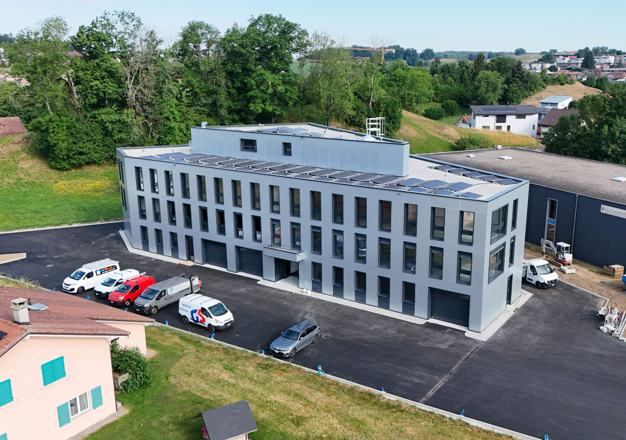 Ateliers modulables, zone industrielle CAPP, Châtel-St-Denis Bâtiment industriel neuf, composé d'ateliers modulables pour la location. Le bâtiment comprend également un appartement.
