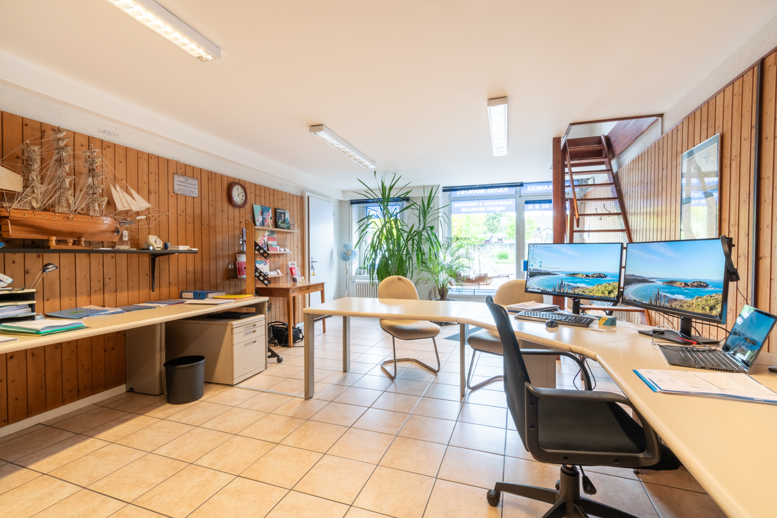 Local commercial rez + étage