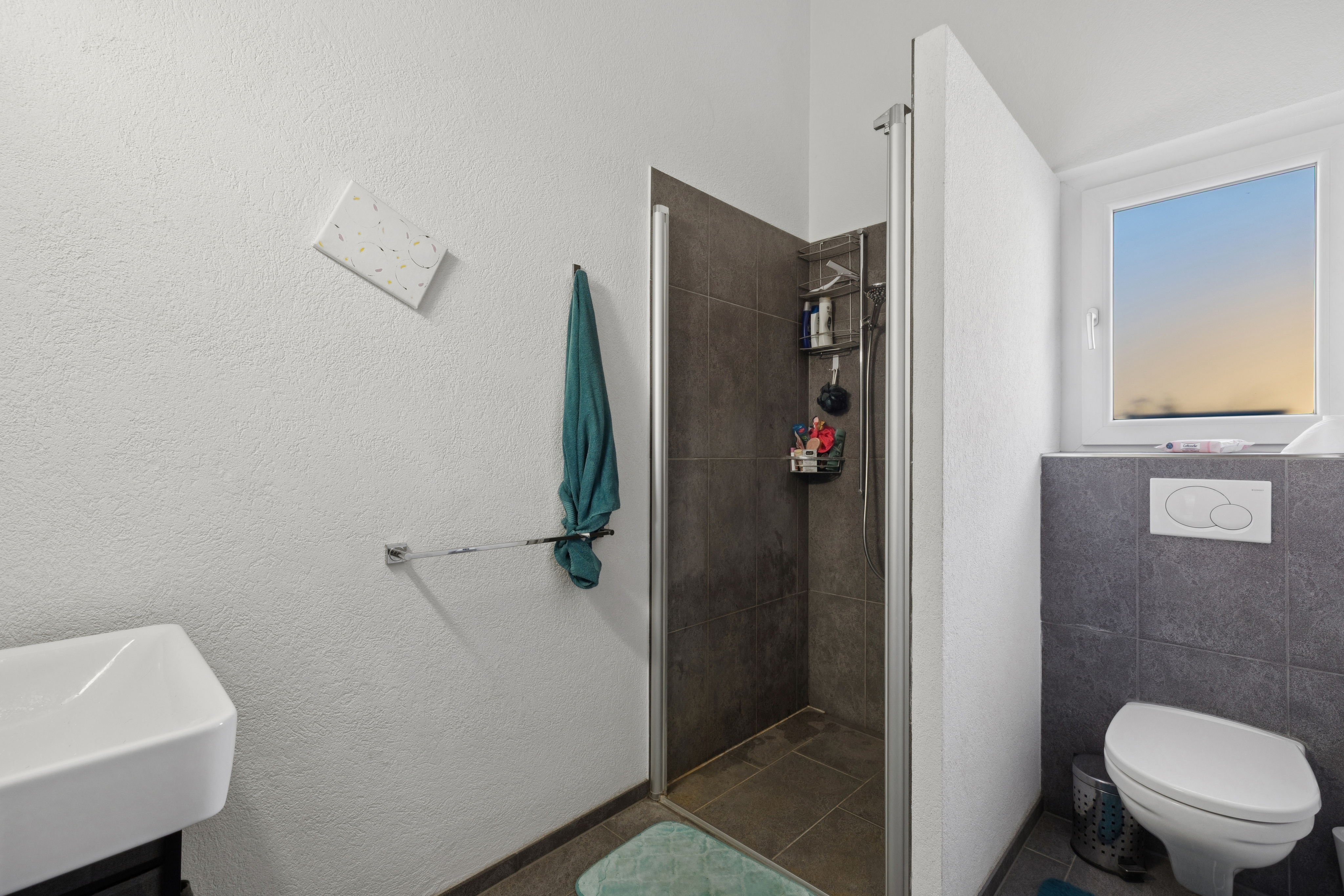 Badezimmer mit Dusche