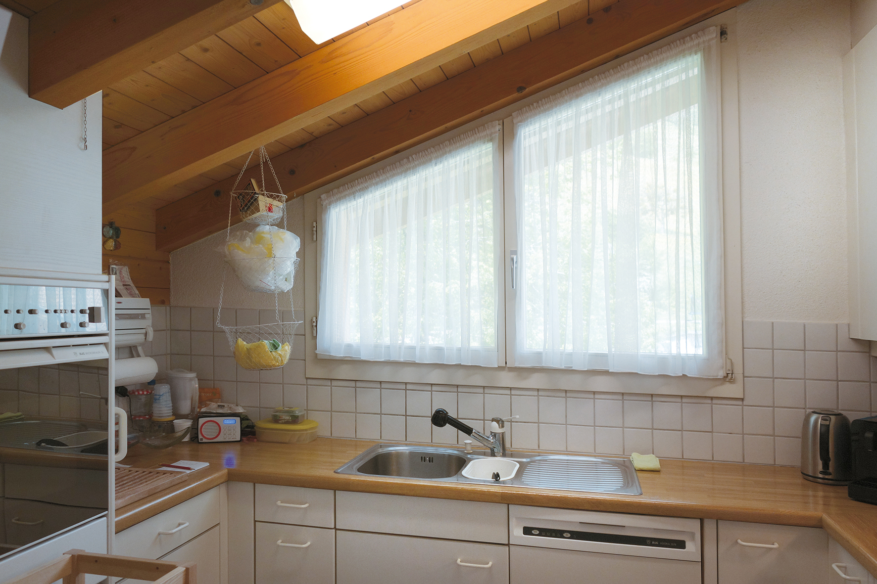 Küche mit grossem Fenster Küche mit grossem Fenster