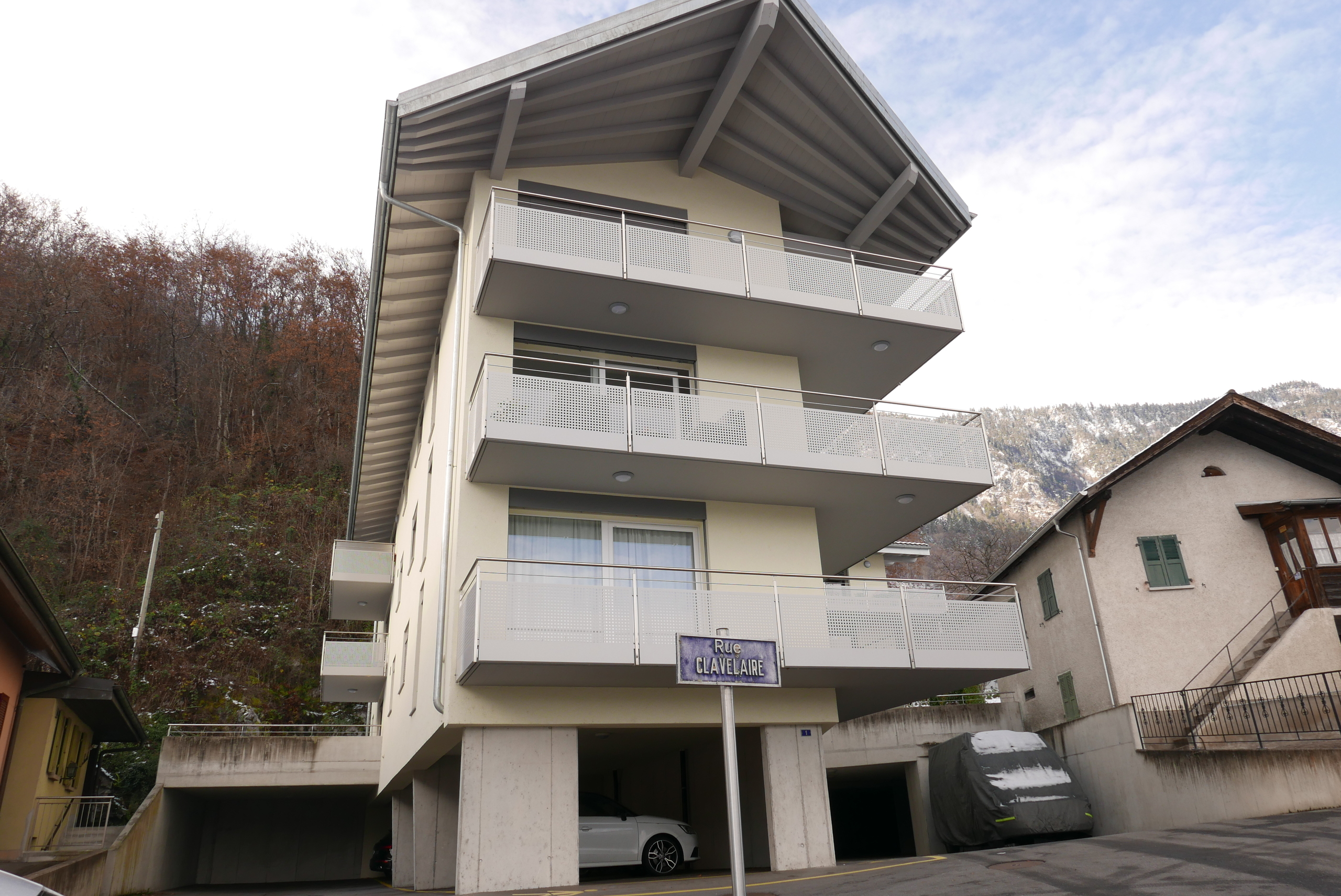 Photo 1