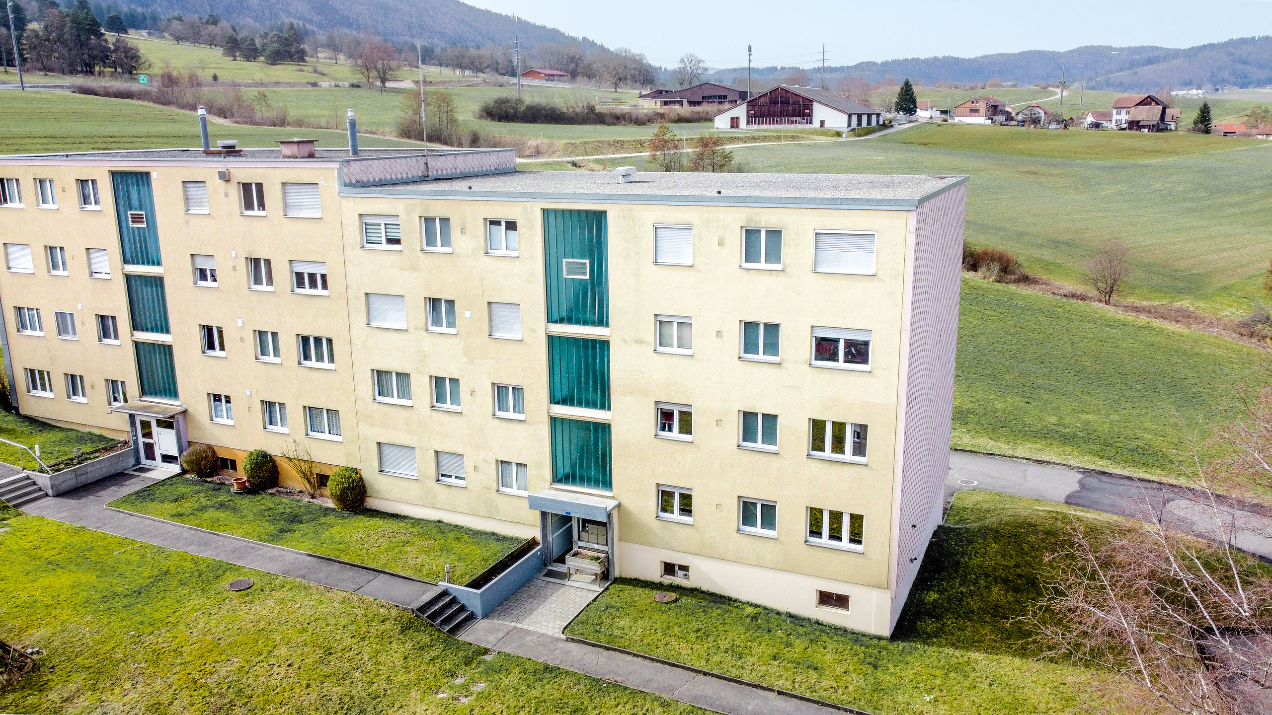 Exterior view 2