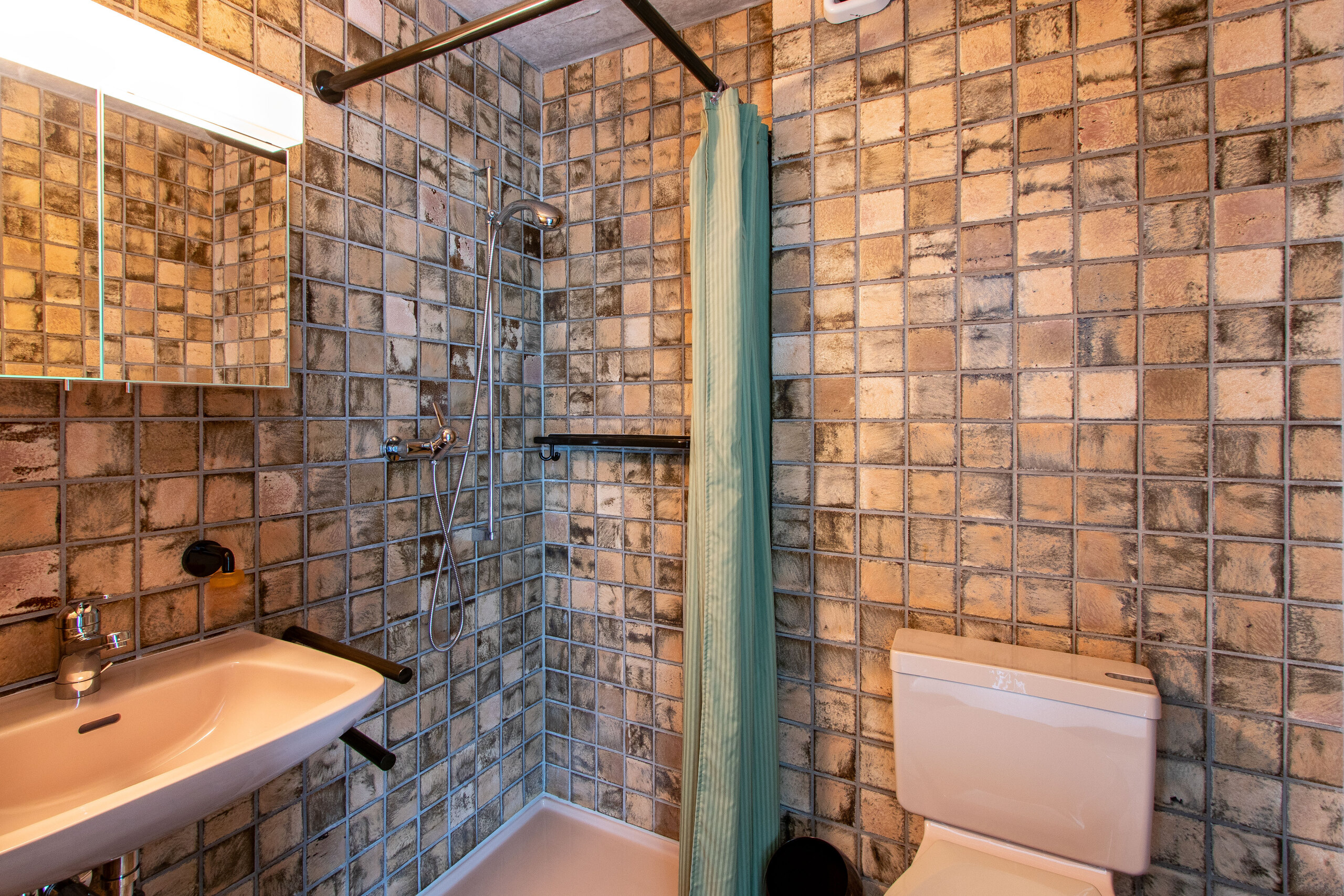 1er étage: douche / wc vers chambre 4 1er étage: douche / wc vers chambre 4