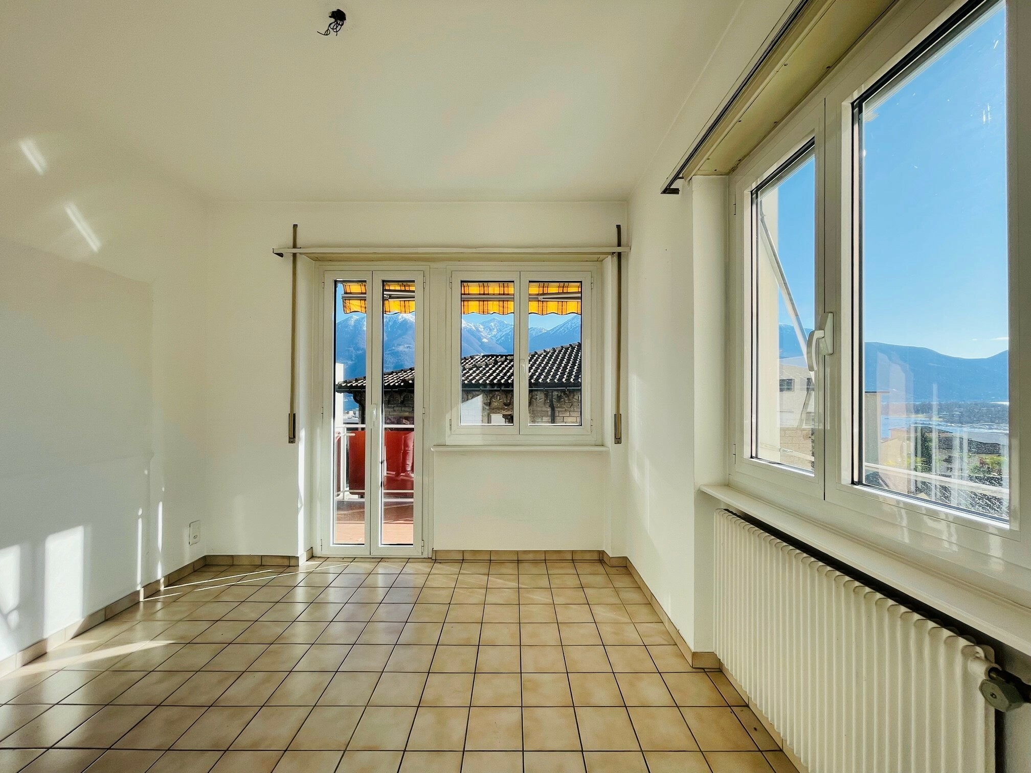 2.OG 3-Zimmer Wohnung Via Gottardo 52 Essbereich 2.OG 3-Zimmer Wohnung Via Gottardo 52 Essbereich