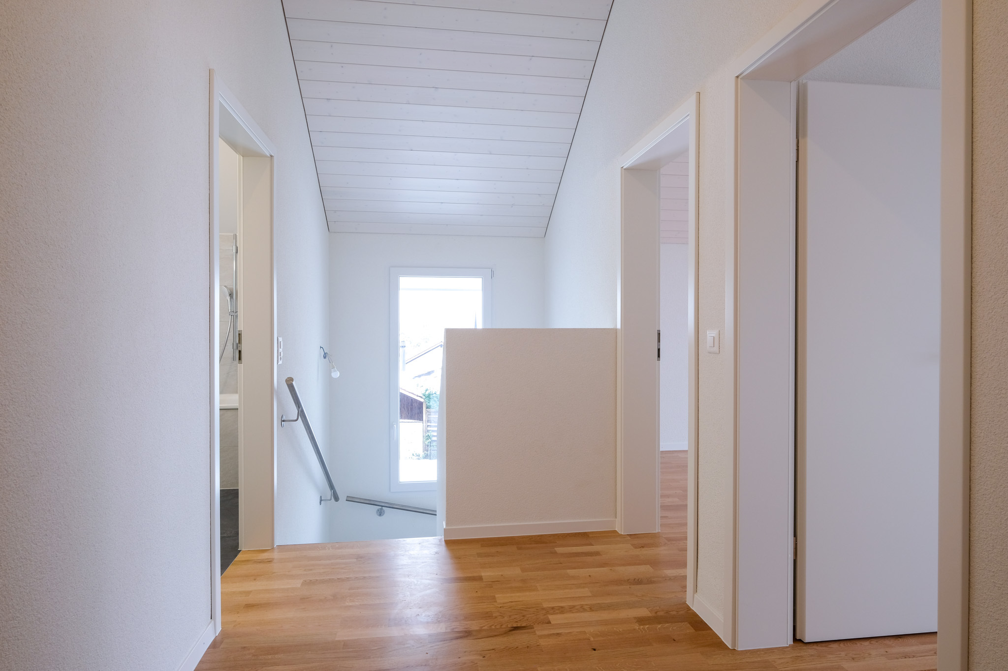 Villas construites aux Cullayes : un couloir à l'étage.