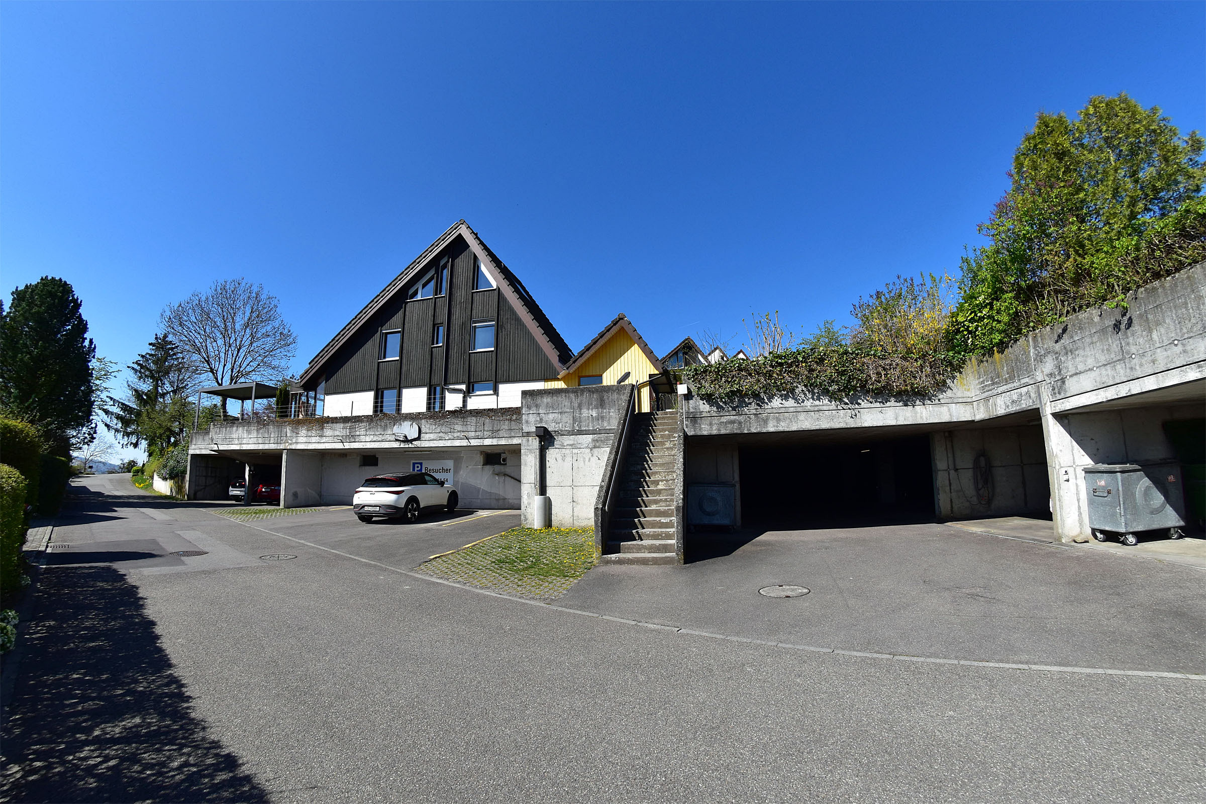 Zufahrt zur Einstellgarage