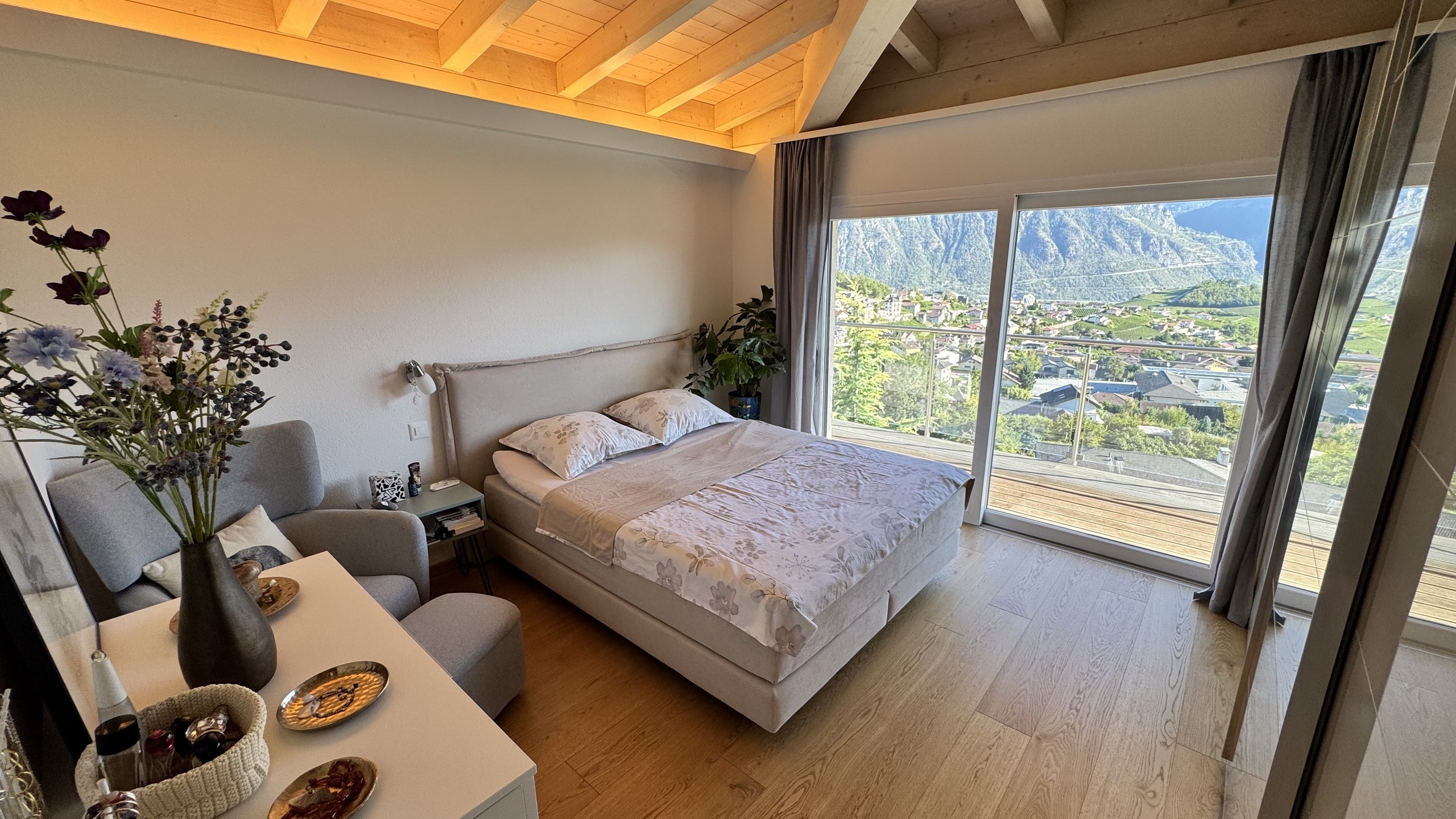 Interior view 4