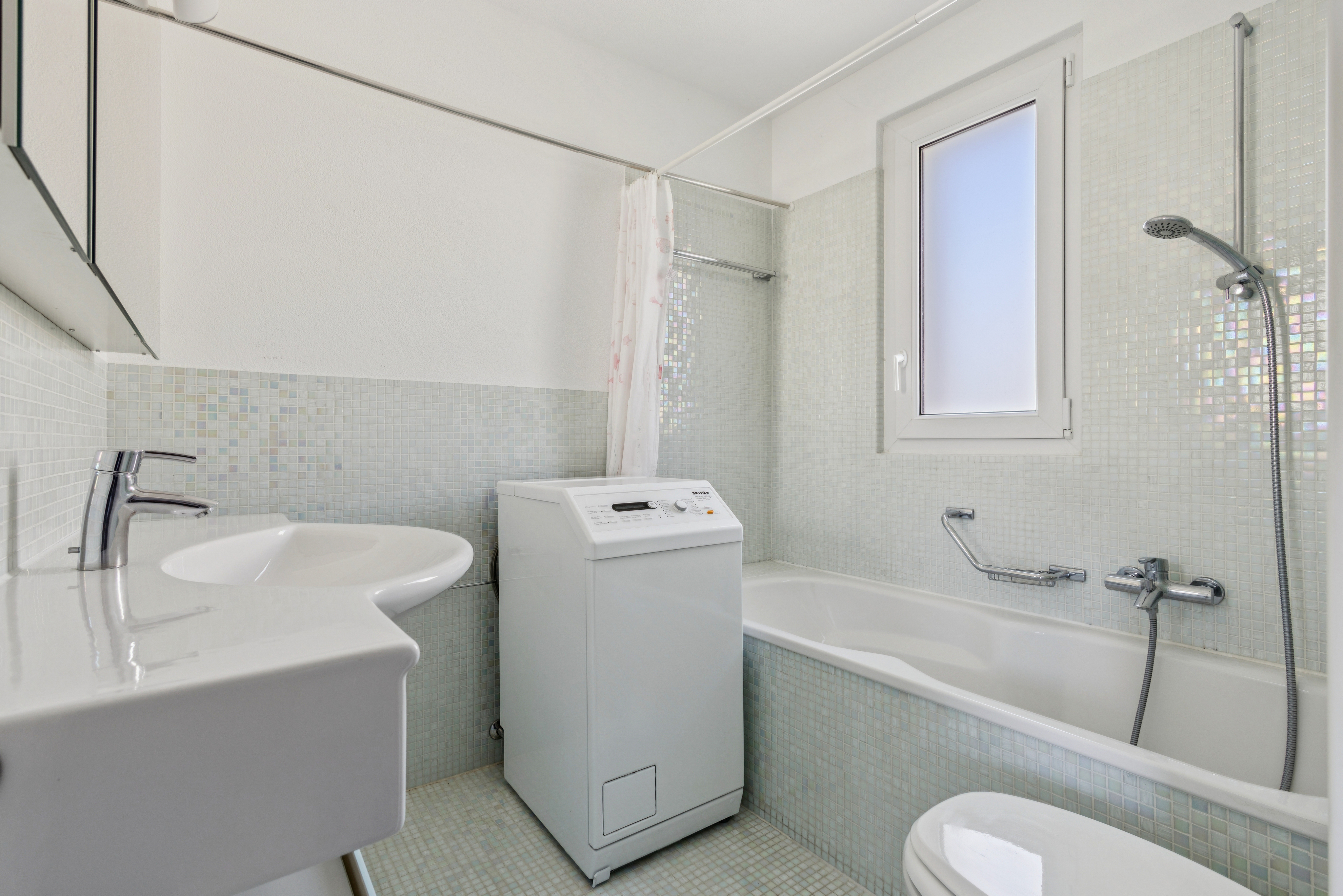 Bagno con lavatrice, lavanderia in comune con Secomat