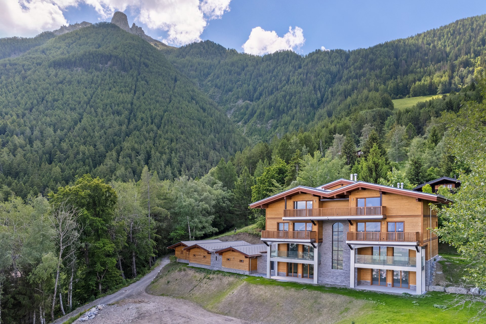 Façade côté plaine