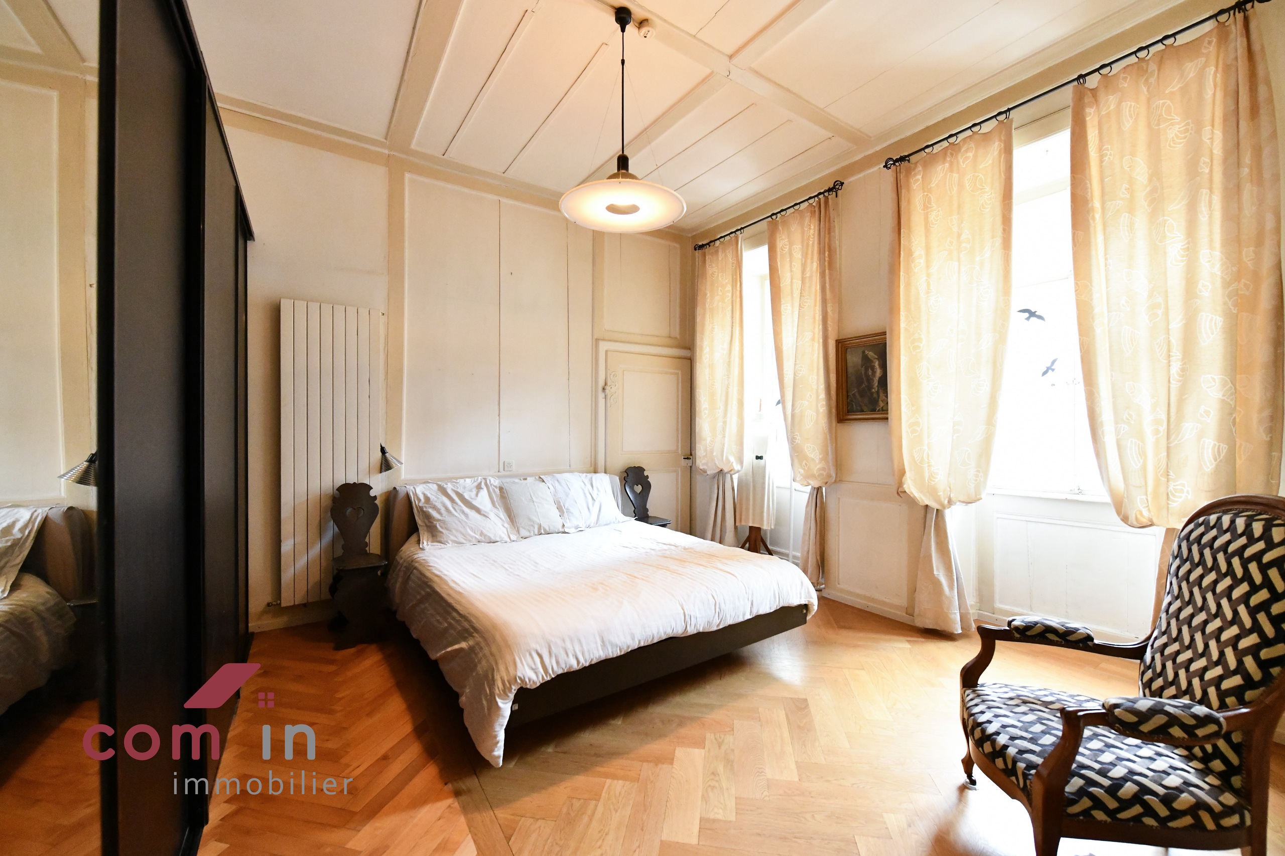 chambre parents de 18 m2 avec sa salle de douche privative